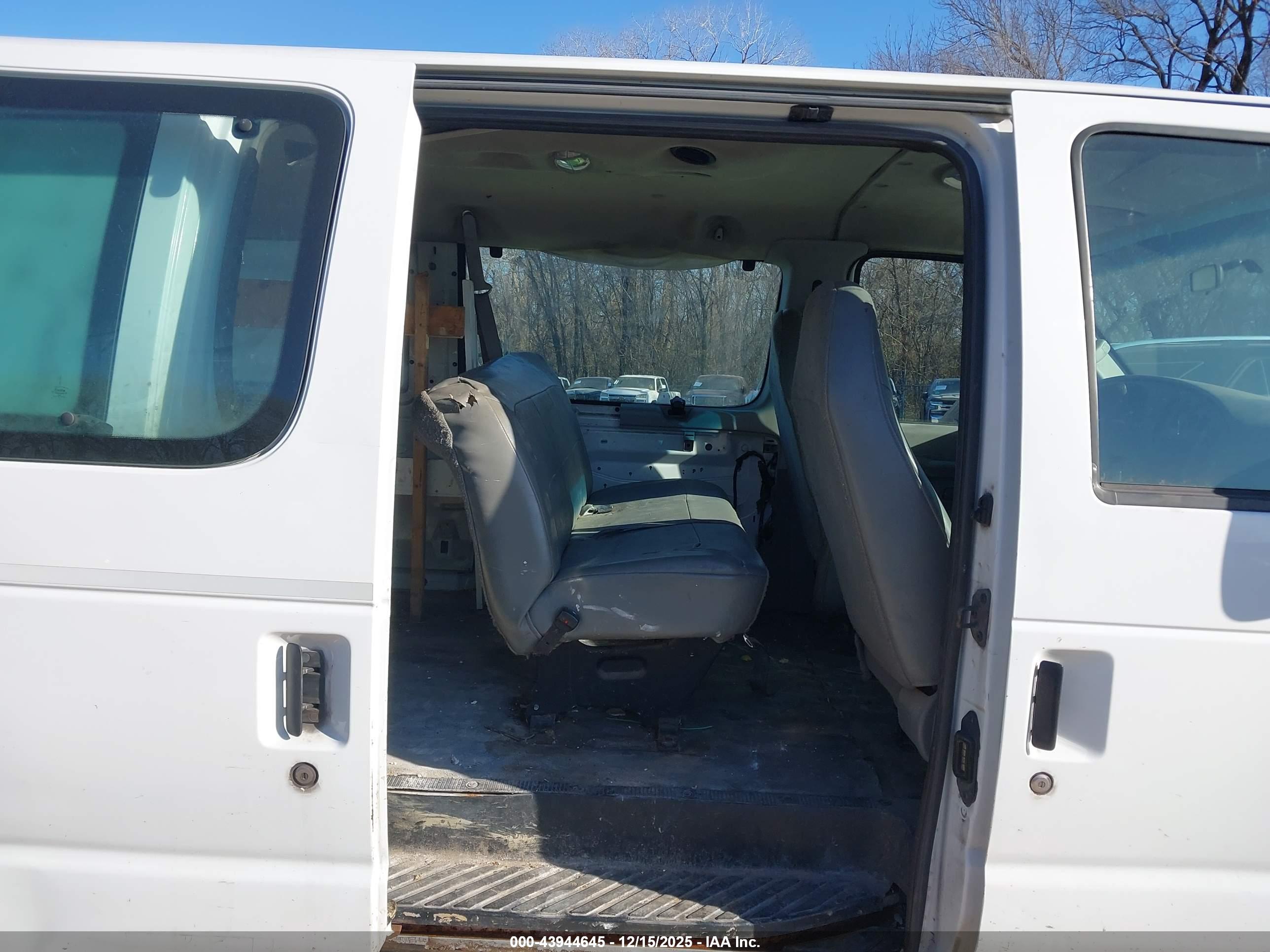 FORD E-350 image 8