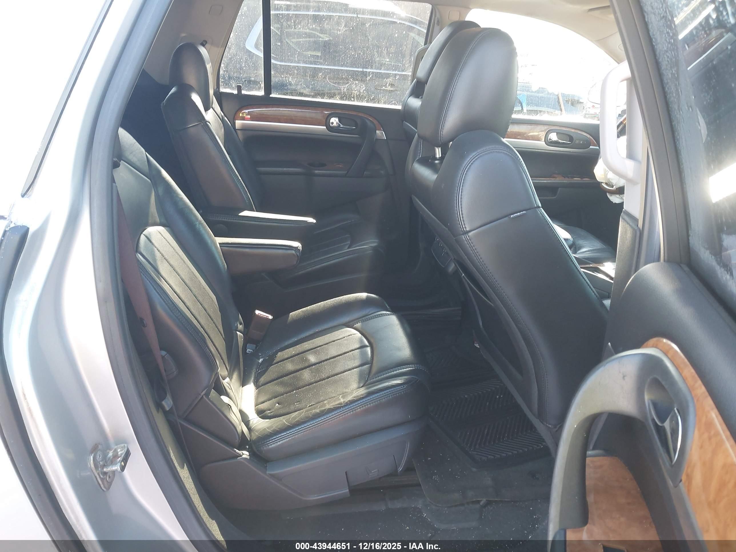 BUICK ENCLAVE image 8
