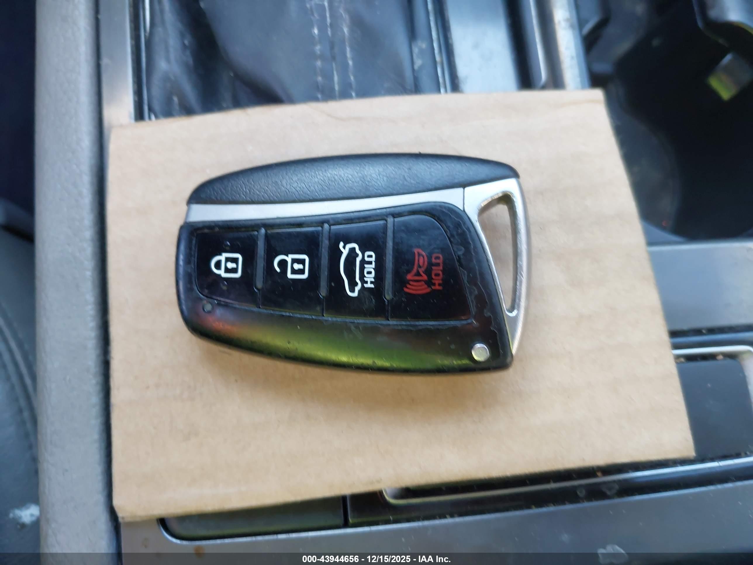 HYUNDAI GENESIS image 11