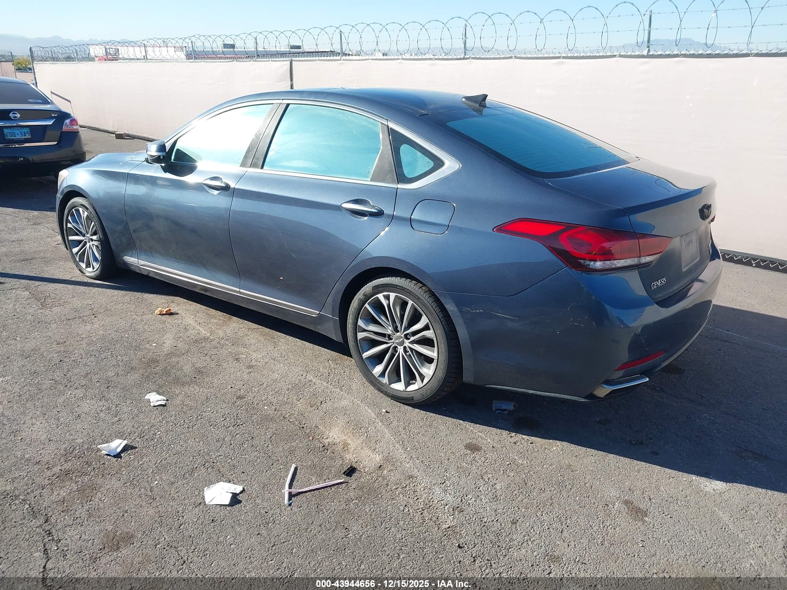 HYUNDAI GENESIS image 3