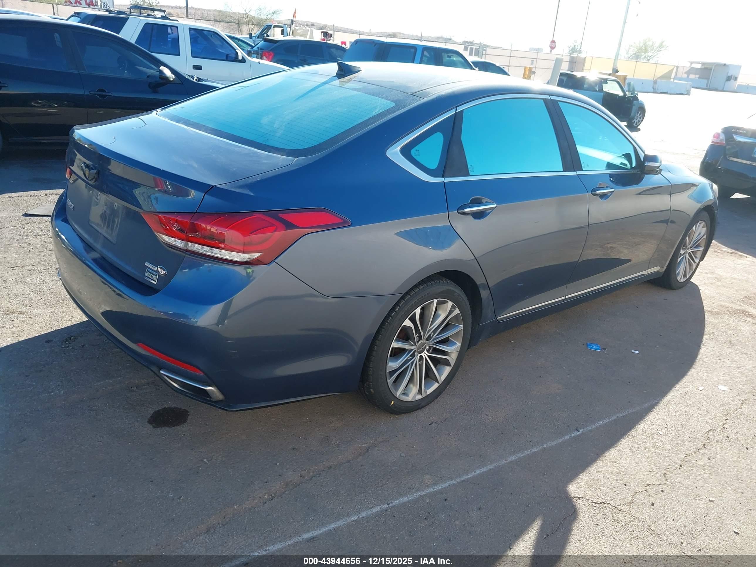 HYUNDAI GENESIS image 4