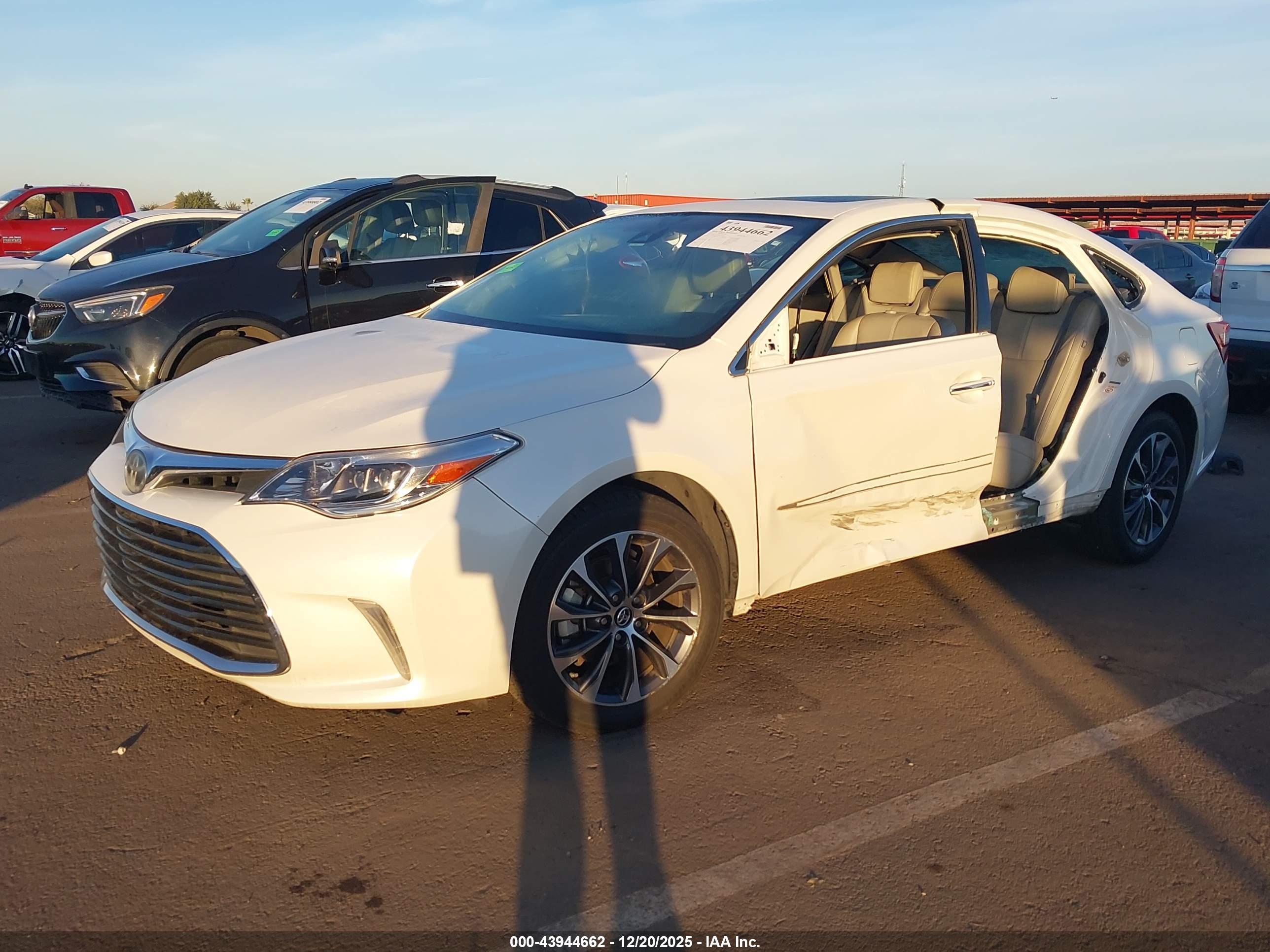 TOYOTA AVALON image 2