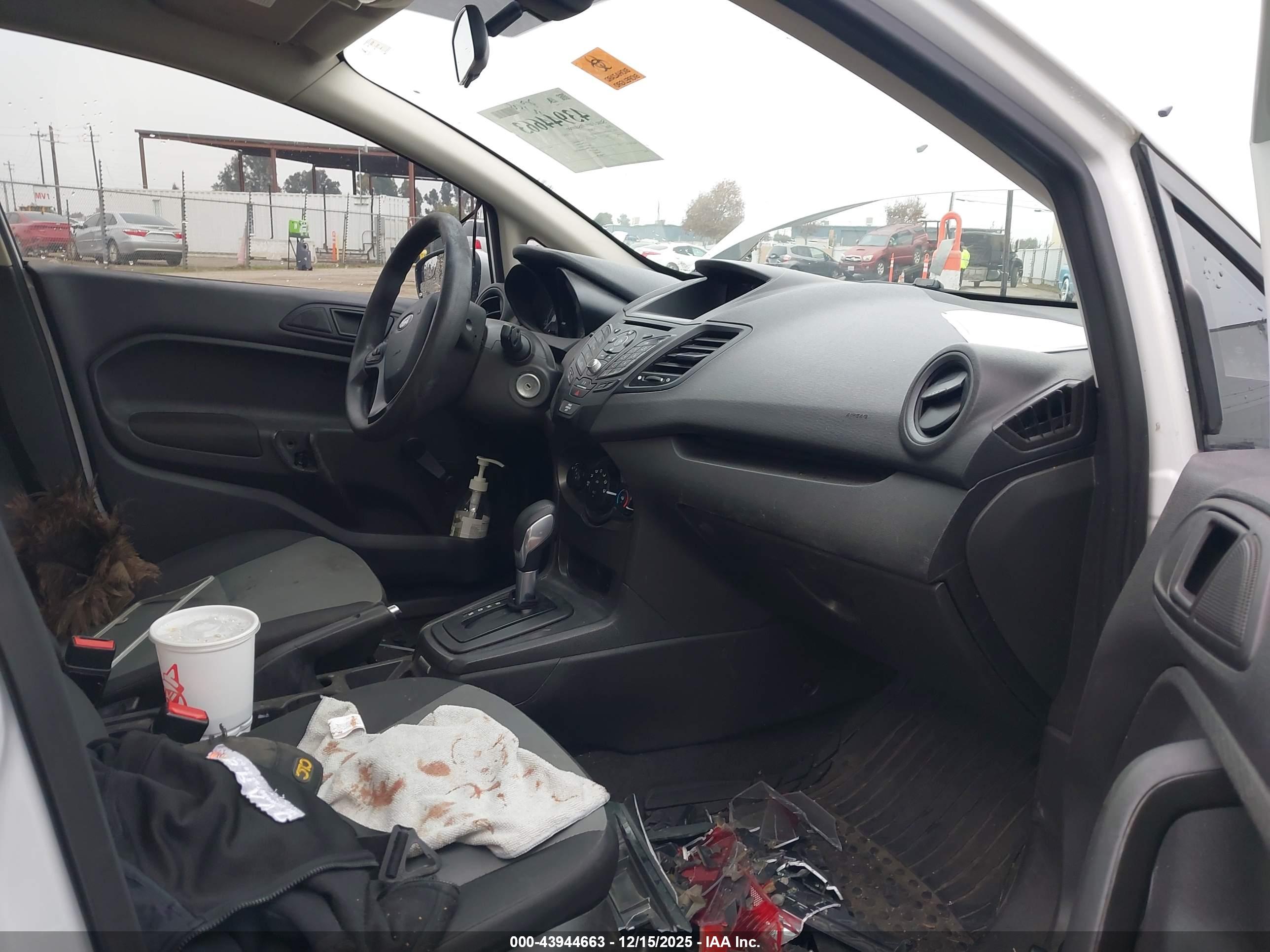 FORD FIESTA image 5