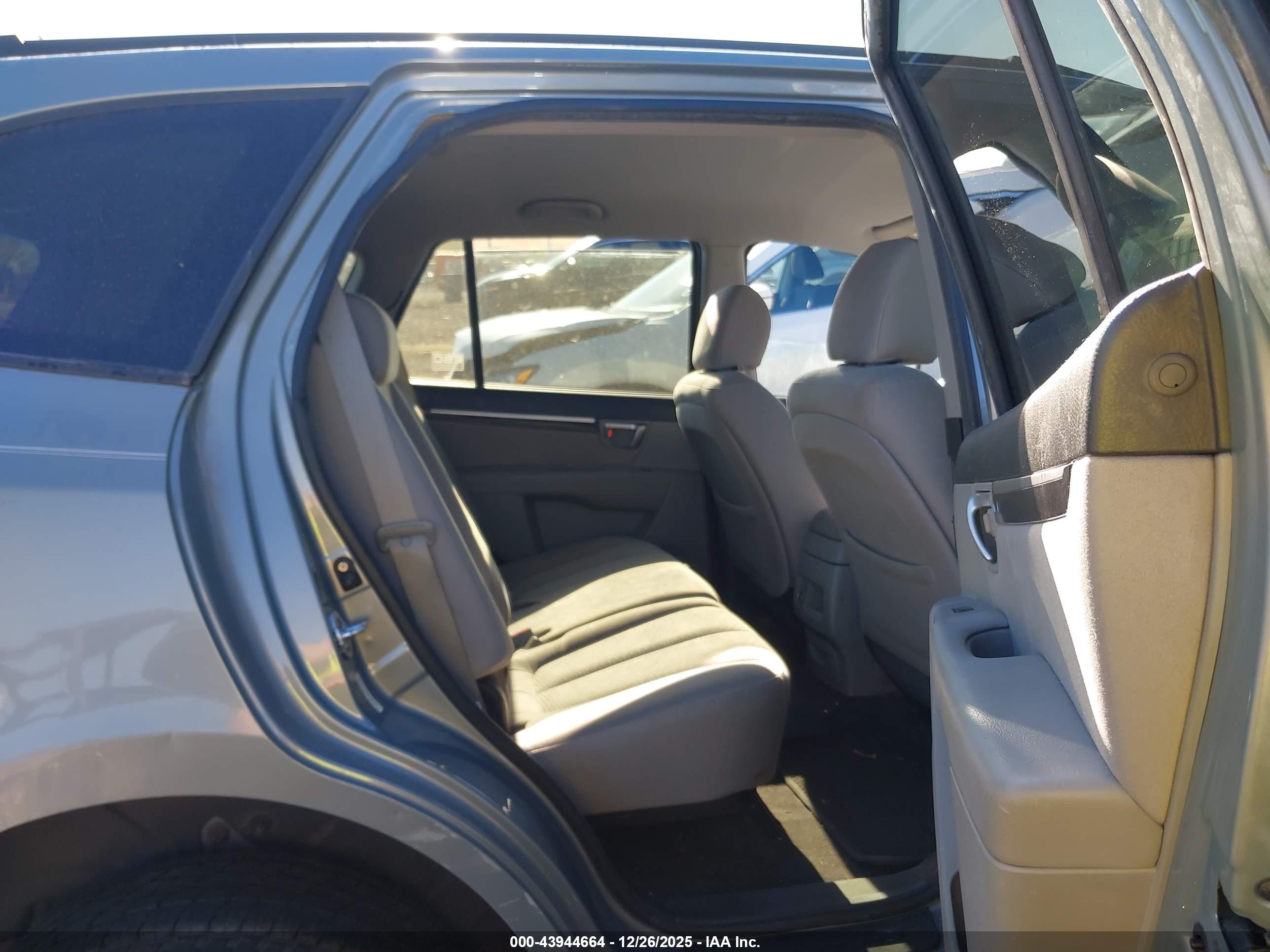 HYUNDAI SANTA image 8