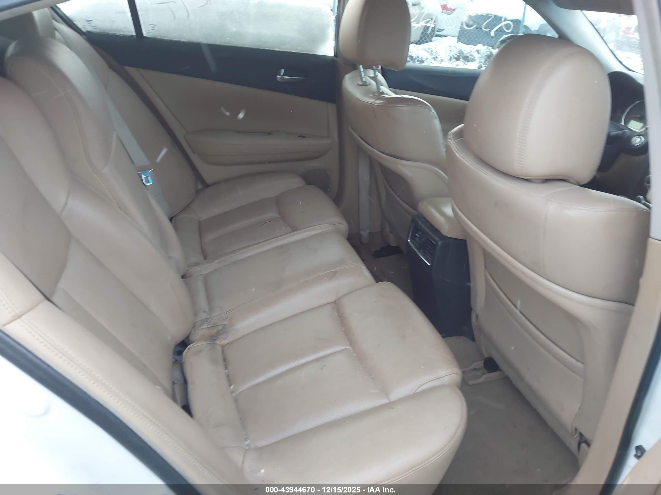 NISSAN MAXIMA image 8