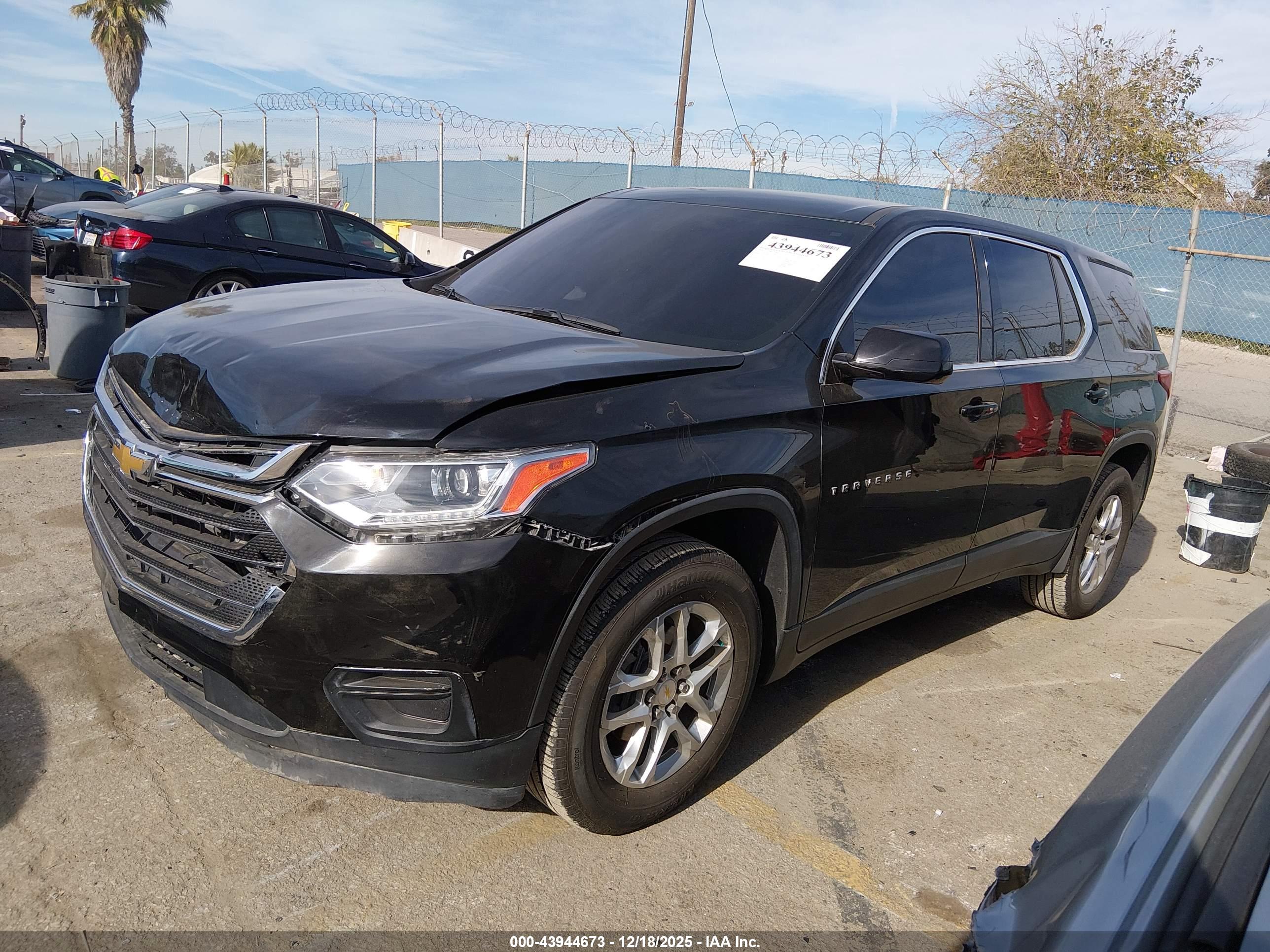 CHEVROLET TRAVERSE image 2