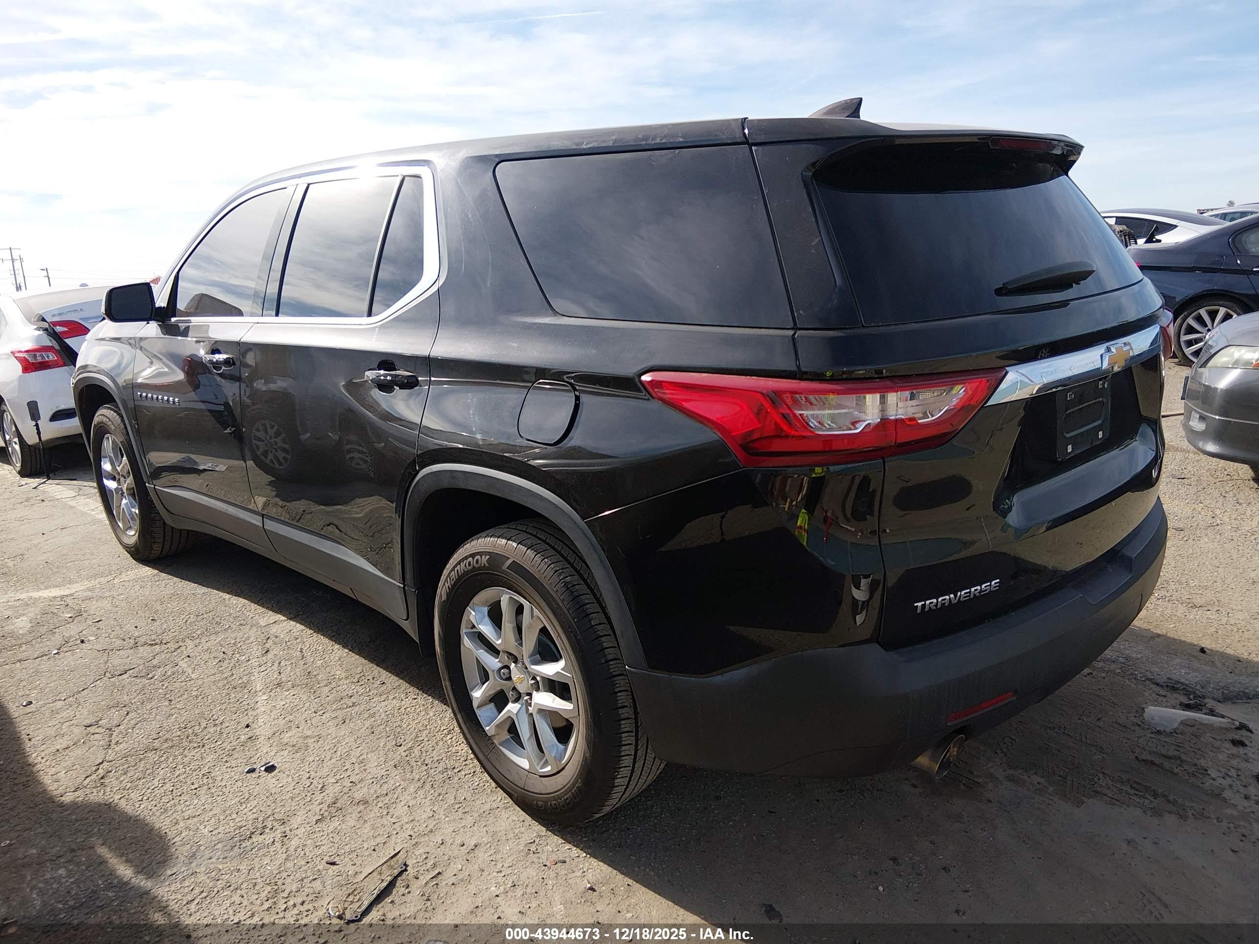 CHEVROLET TRAVERSE image 3