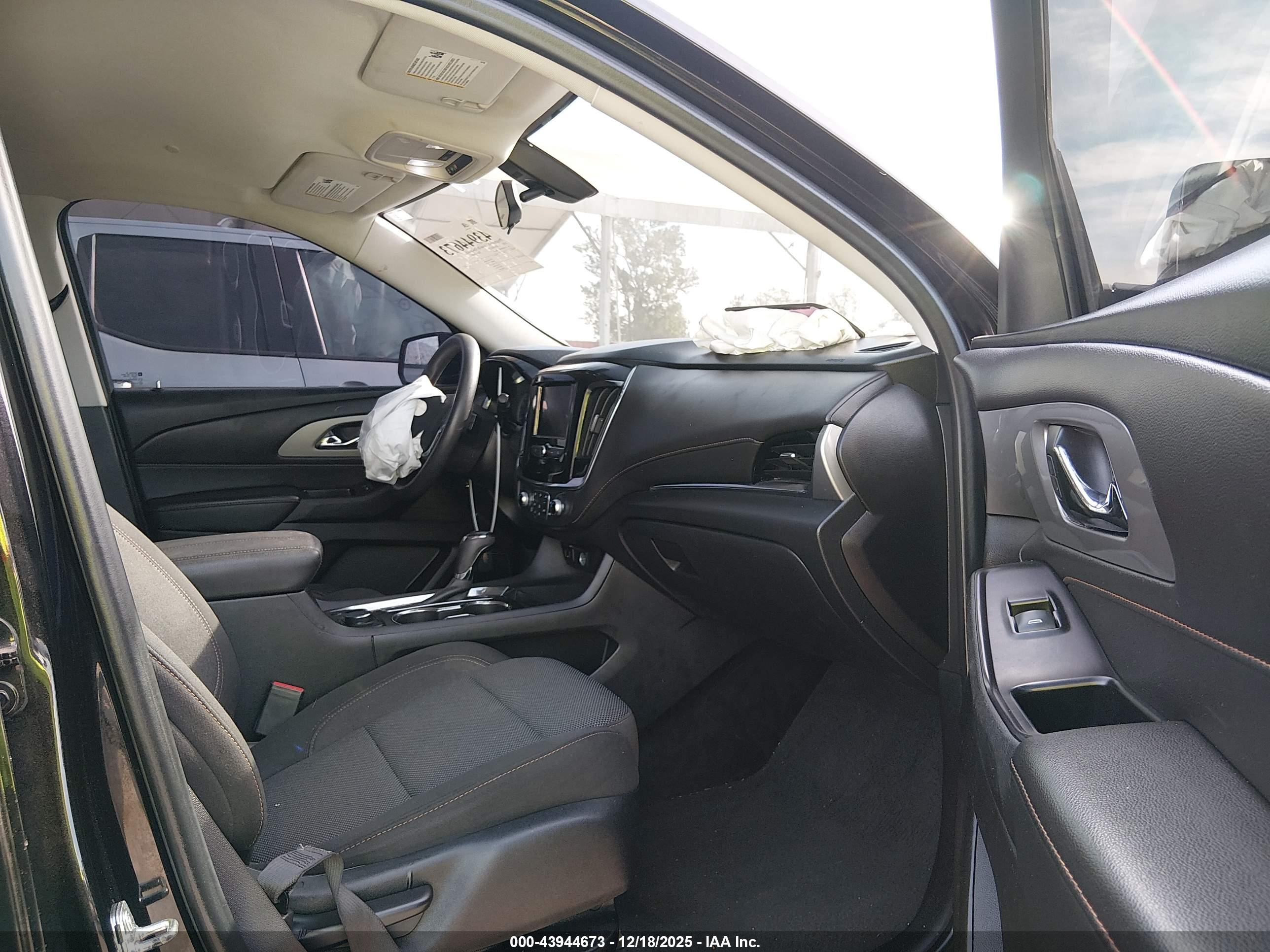 CHEVROLET TRAVERSE image 5