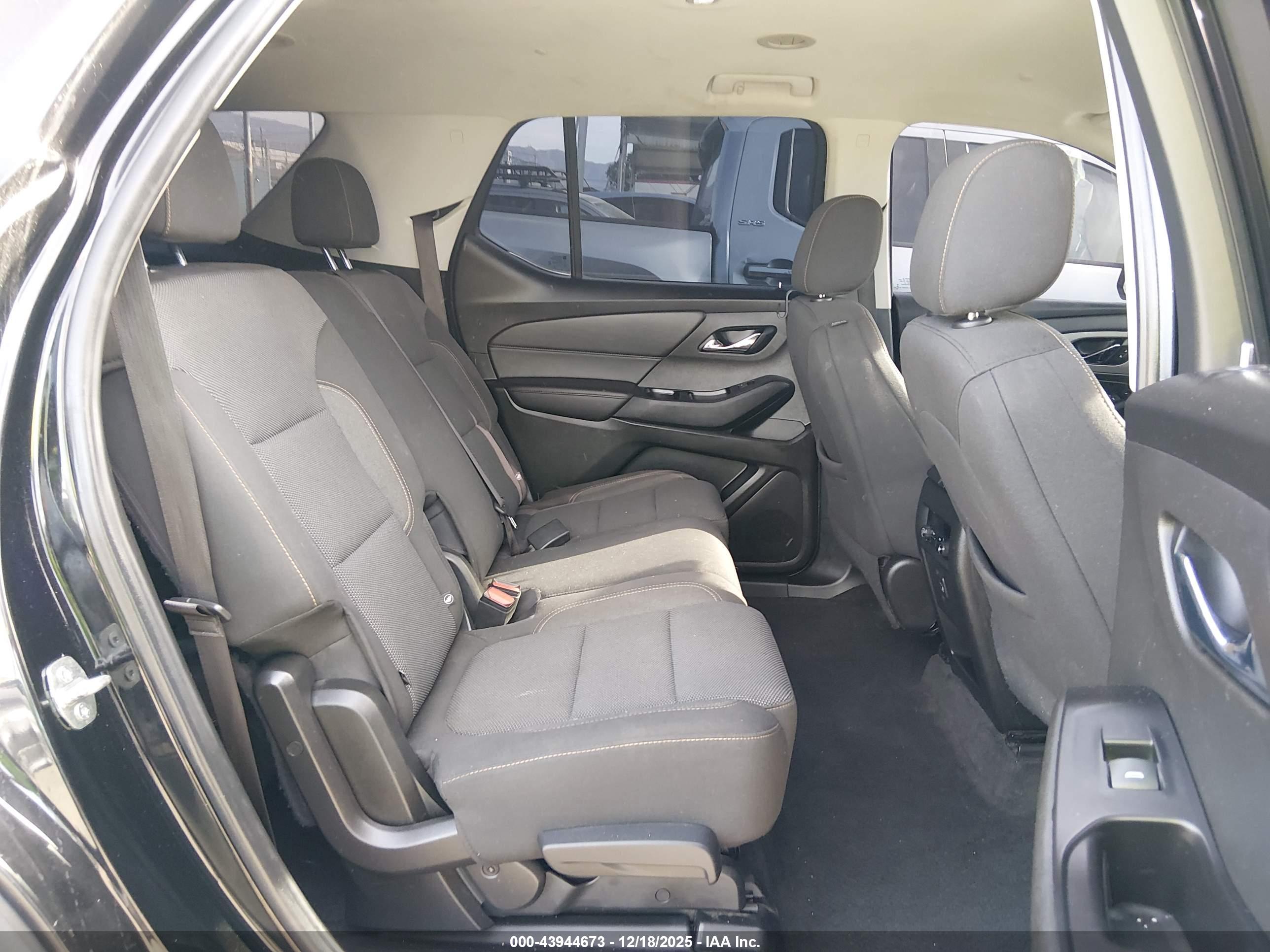 CHEVROLET TRAVERSE image 8