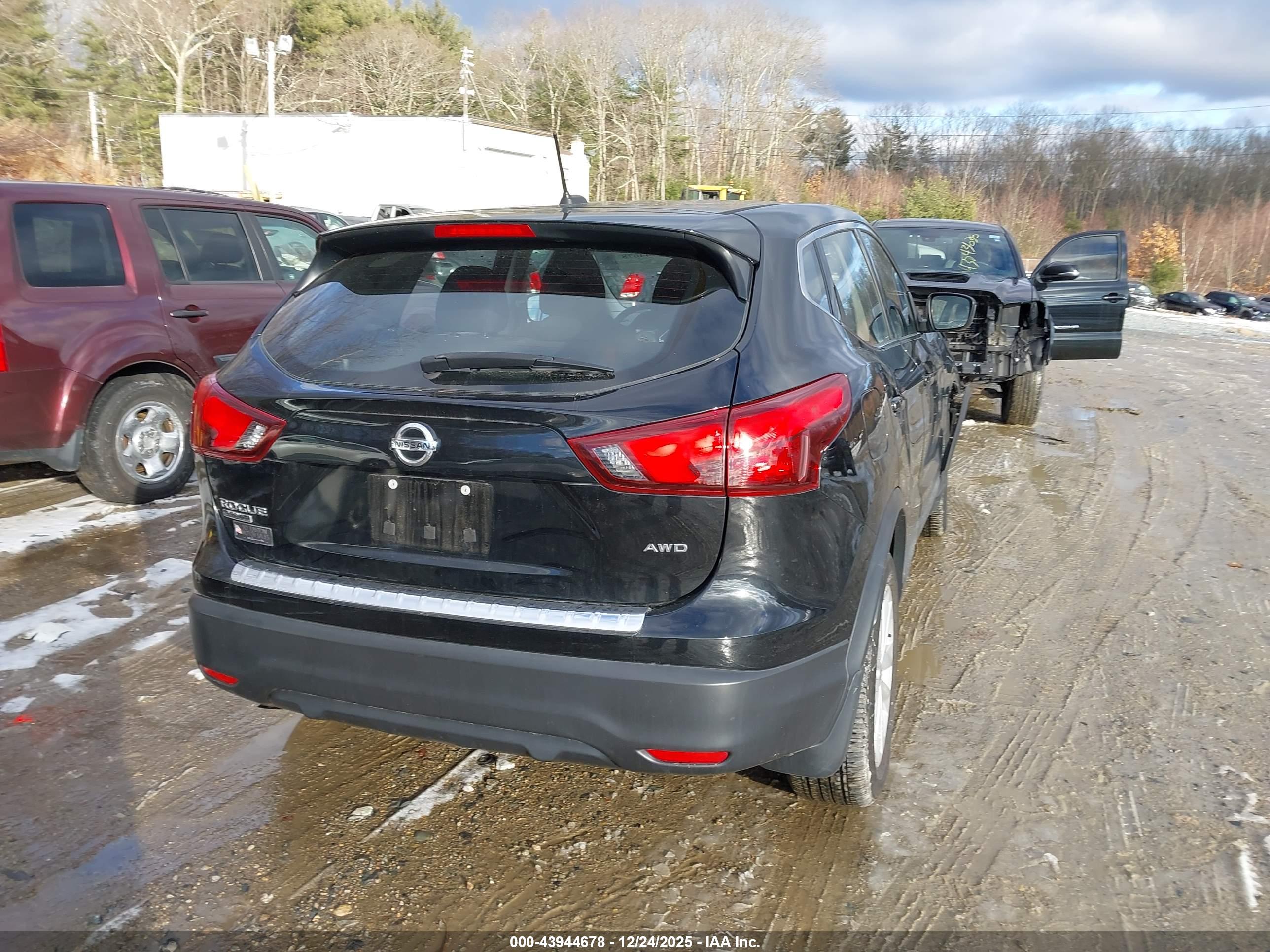 NISSAN ROGUE image 4