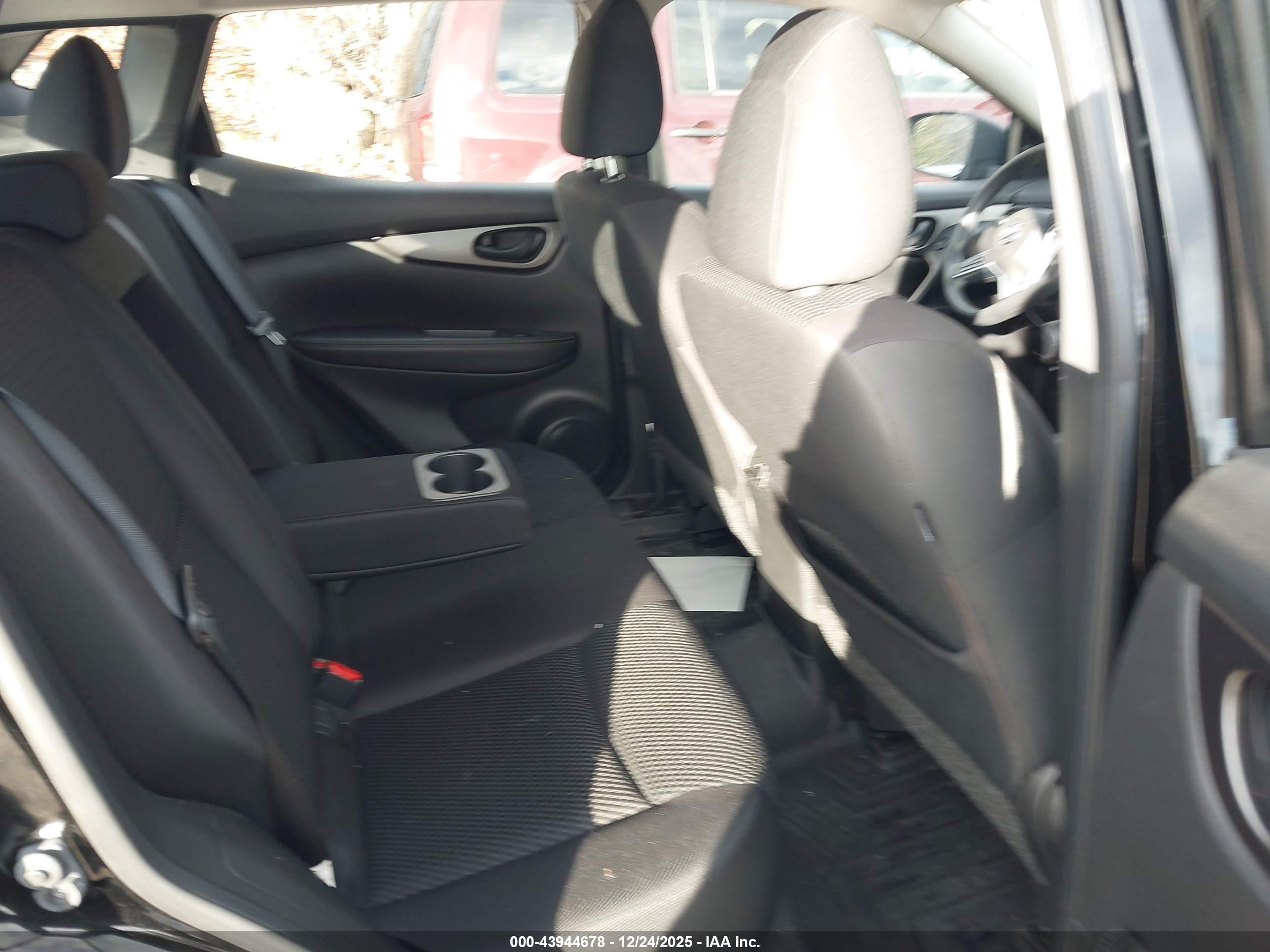 NISSAN ROGUE image 8