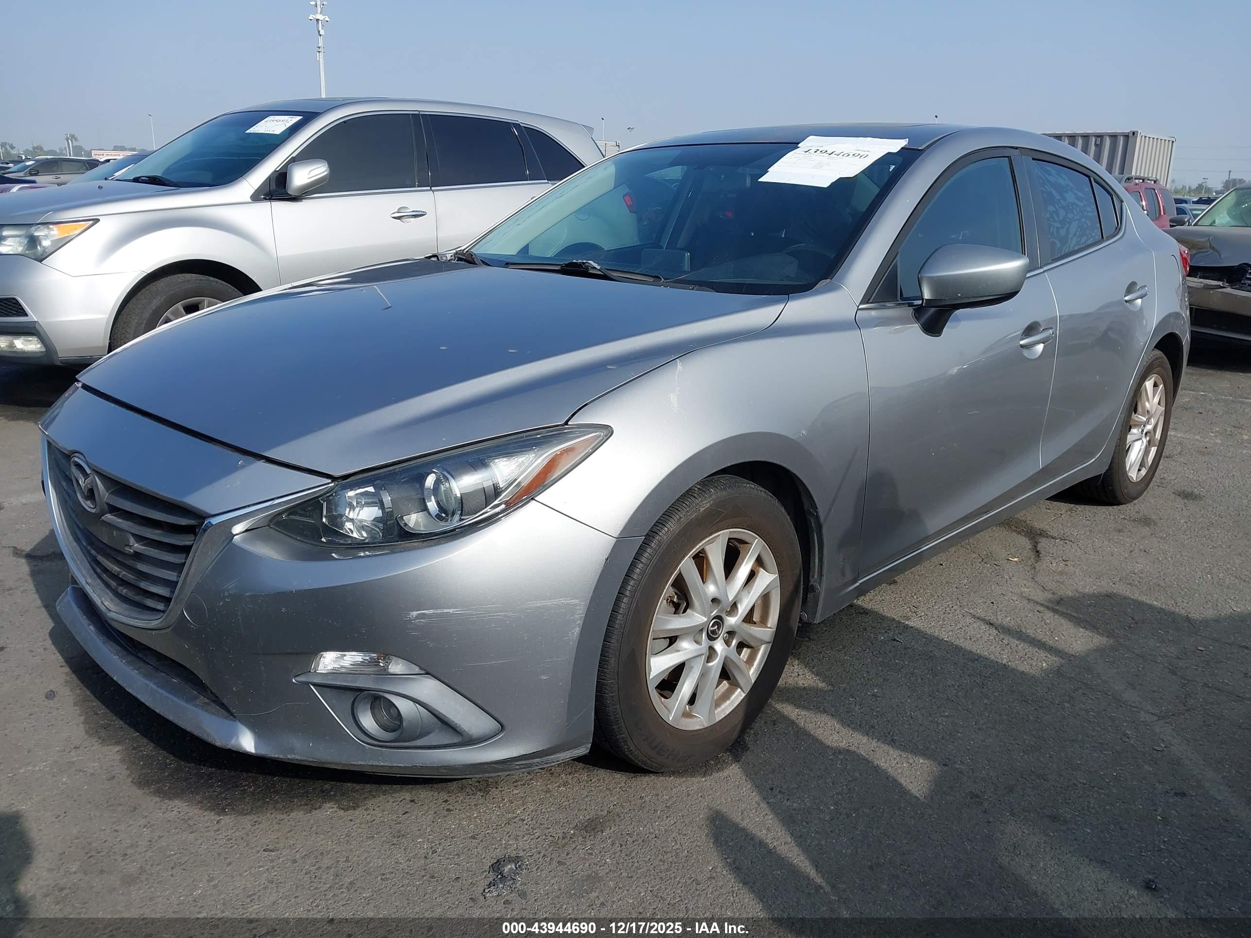 MAZDA MAZDA3 image 2