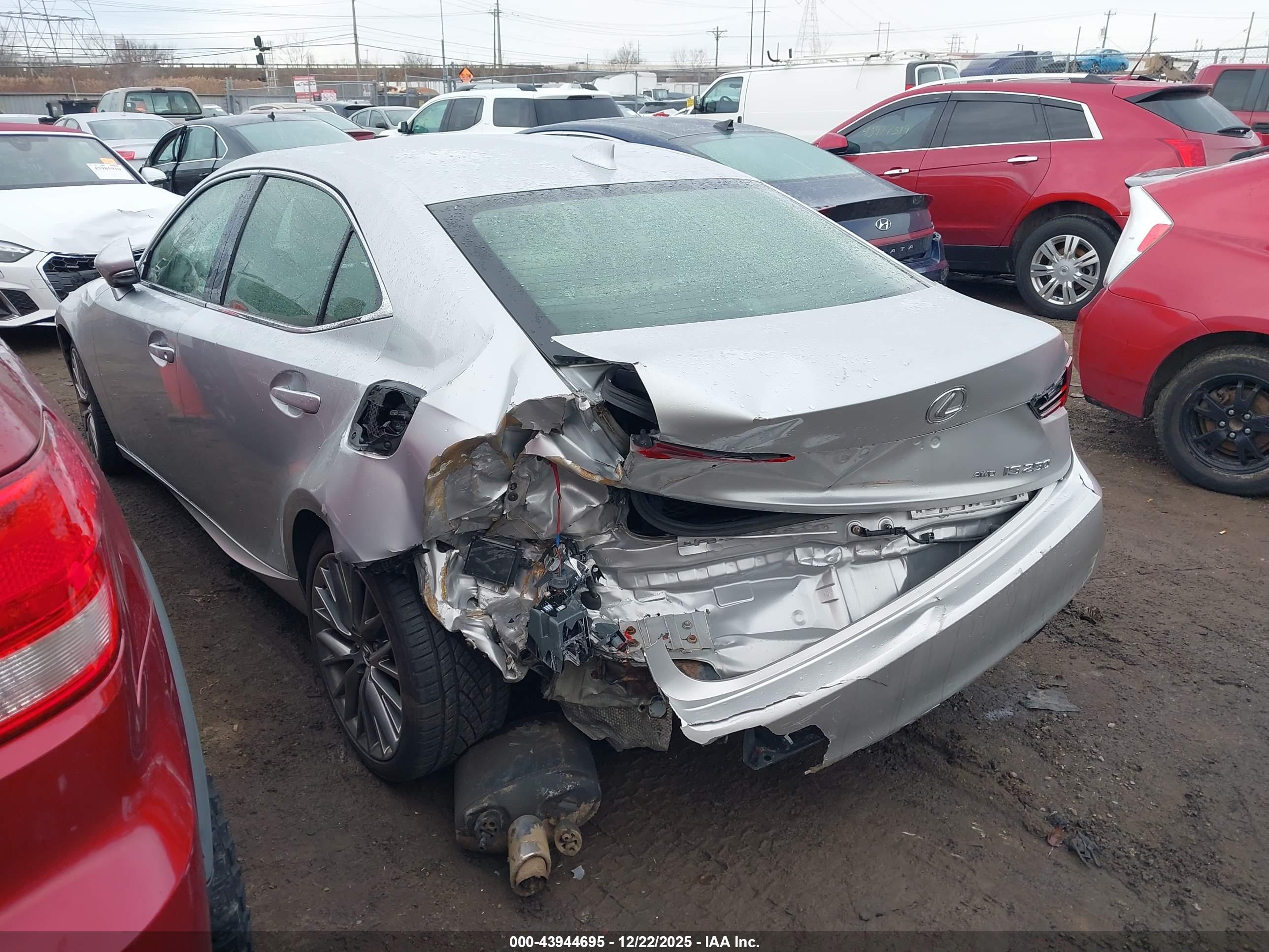 LEXUS IS image 3