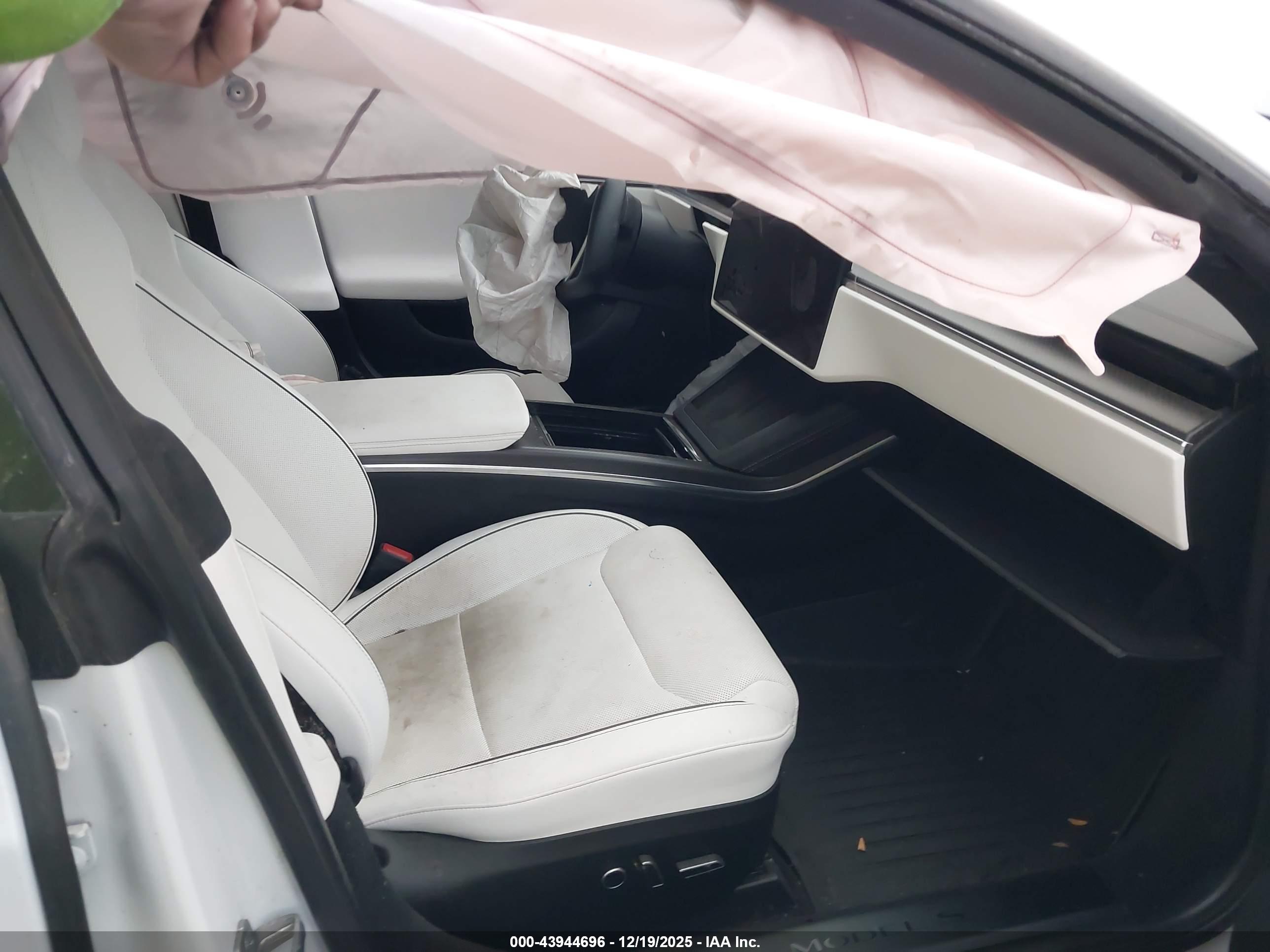 TESLA MODEL image 5