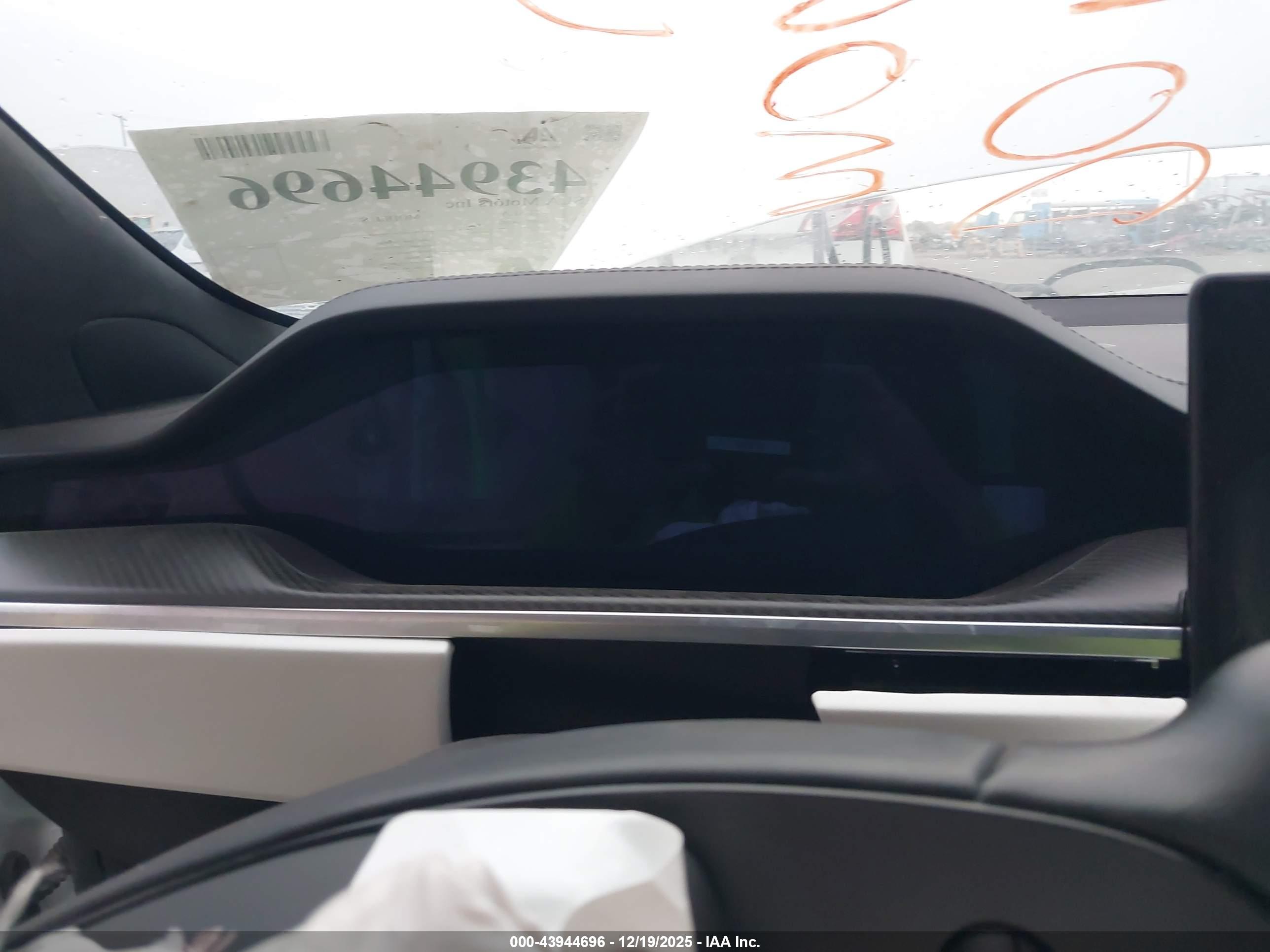 TESLA MODEL image 7