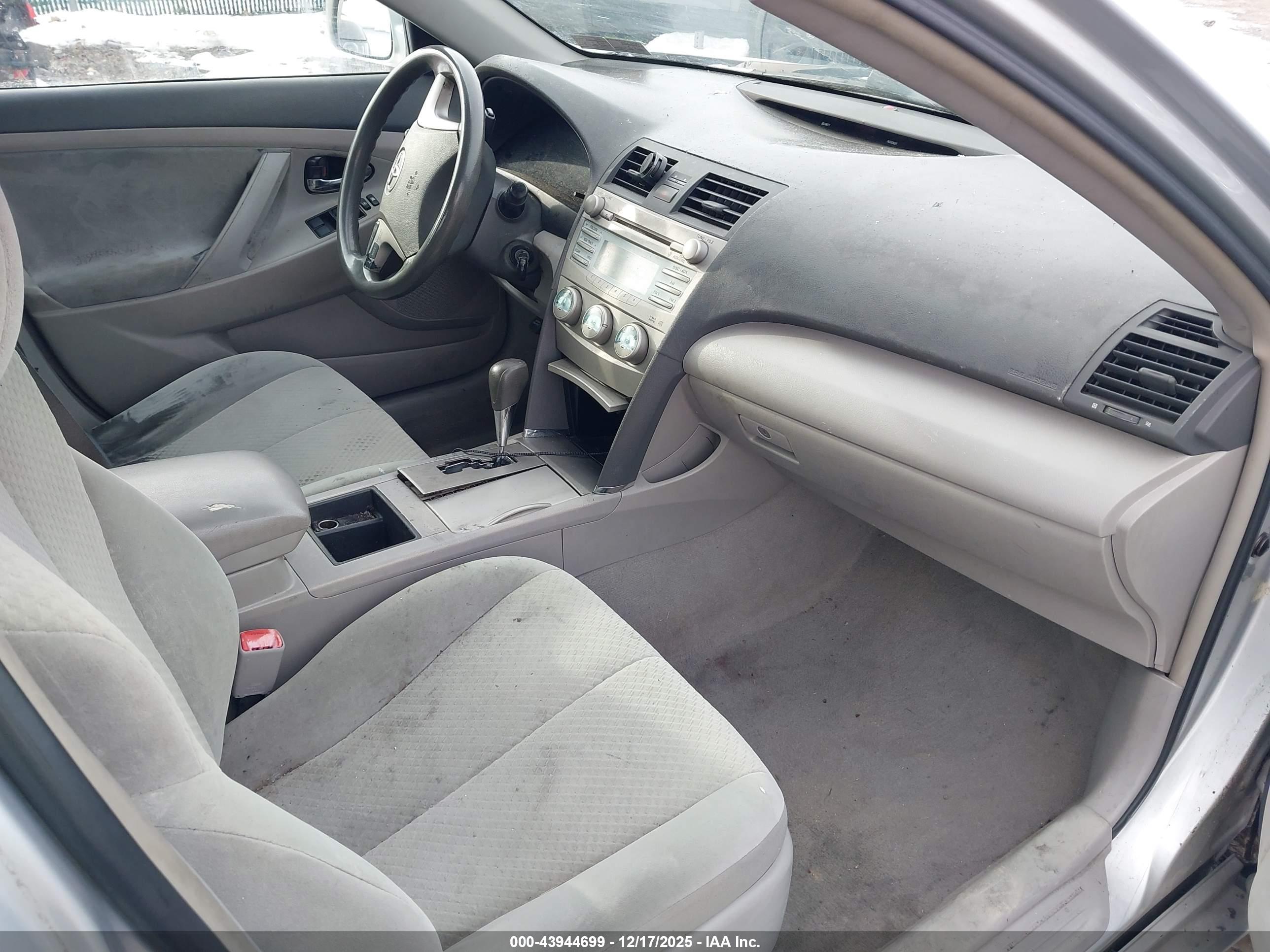 TOYOTA CAMRY image 5