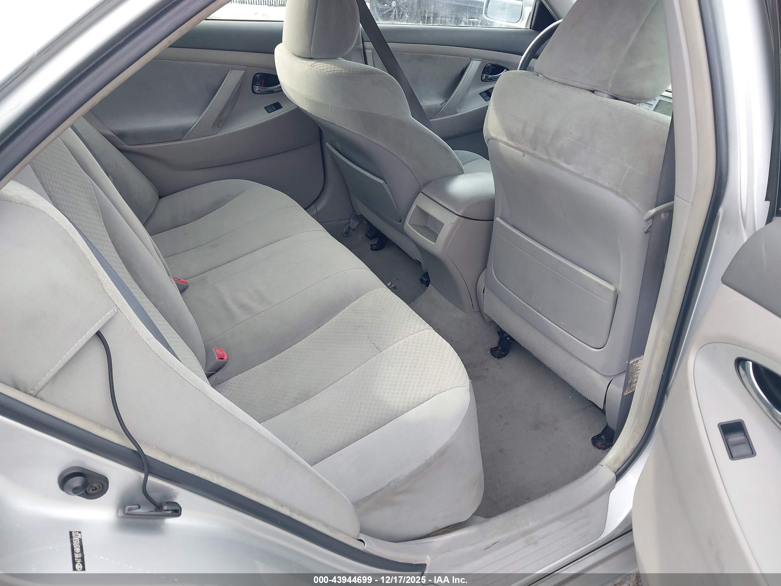 TOYOTA CAMRY image 8