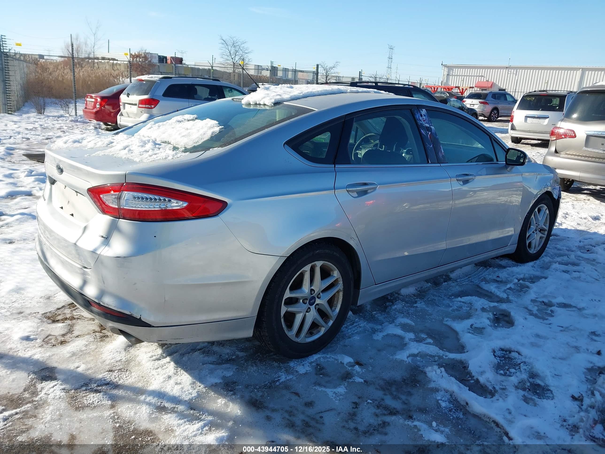 FORD FUSION image 4