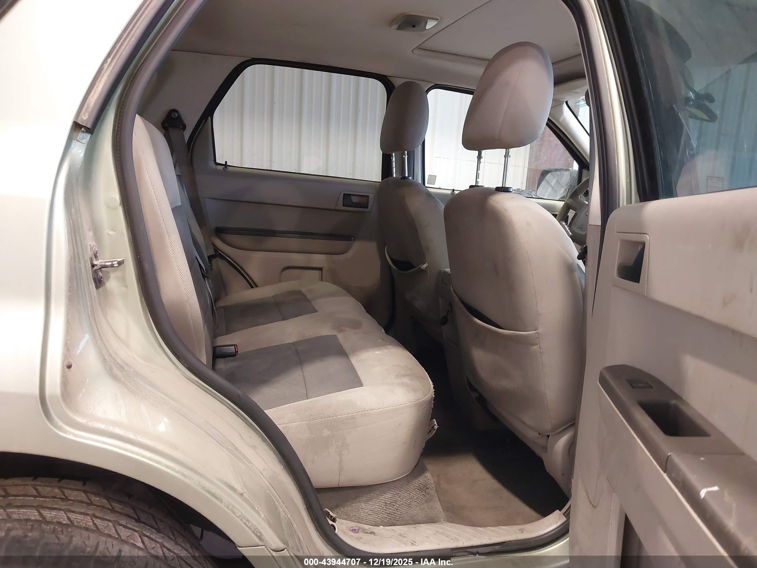FORD ESCAPE image 8
