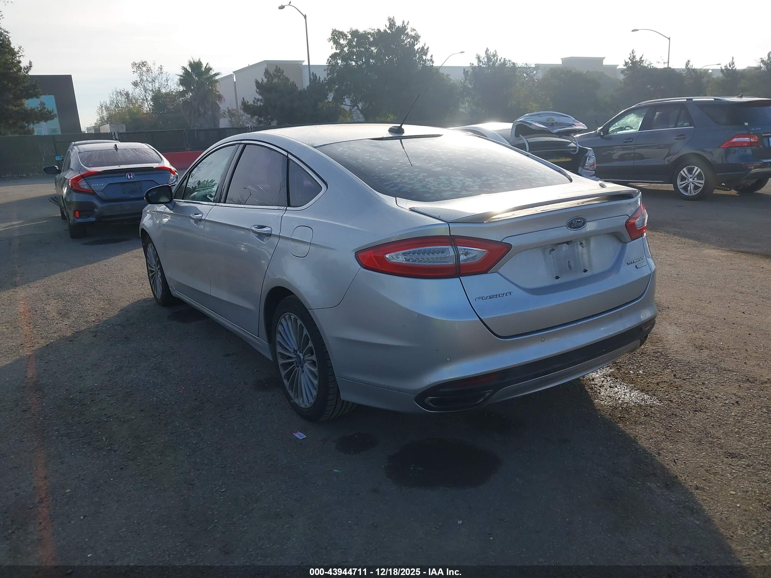 FORD FUSION image 3