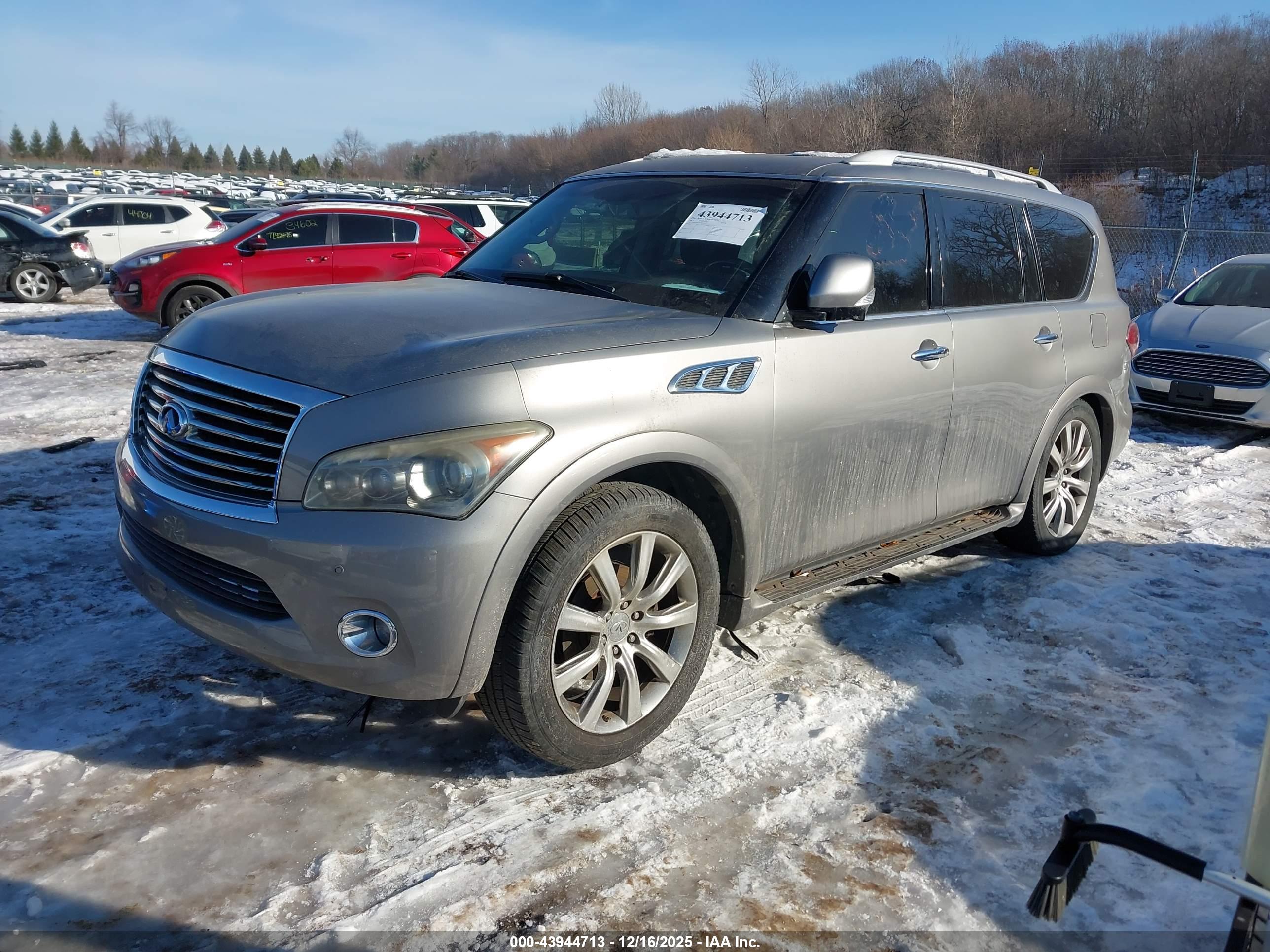INFINITI QX56 image 2