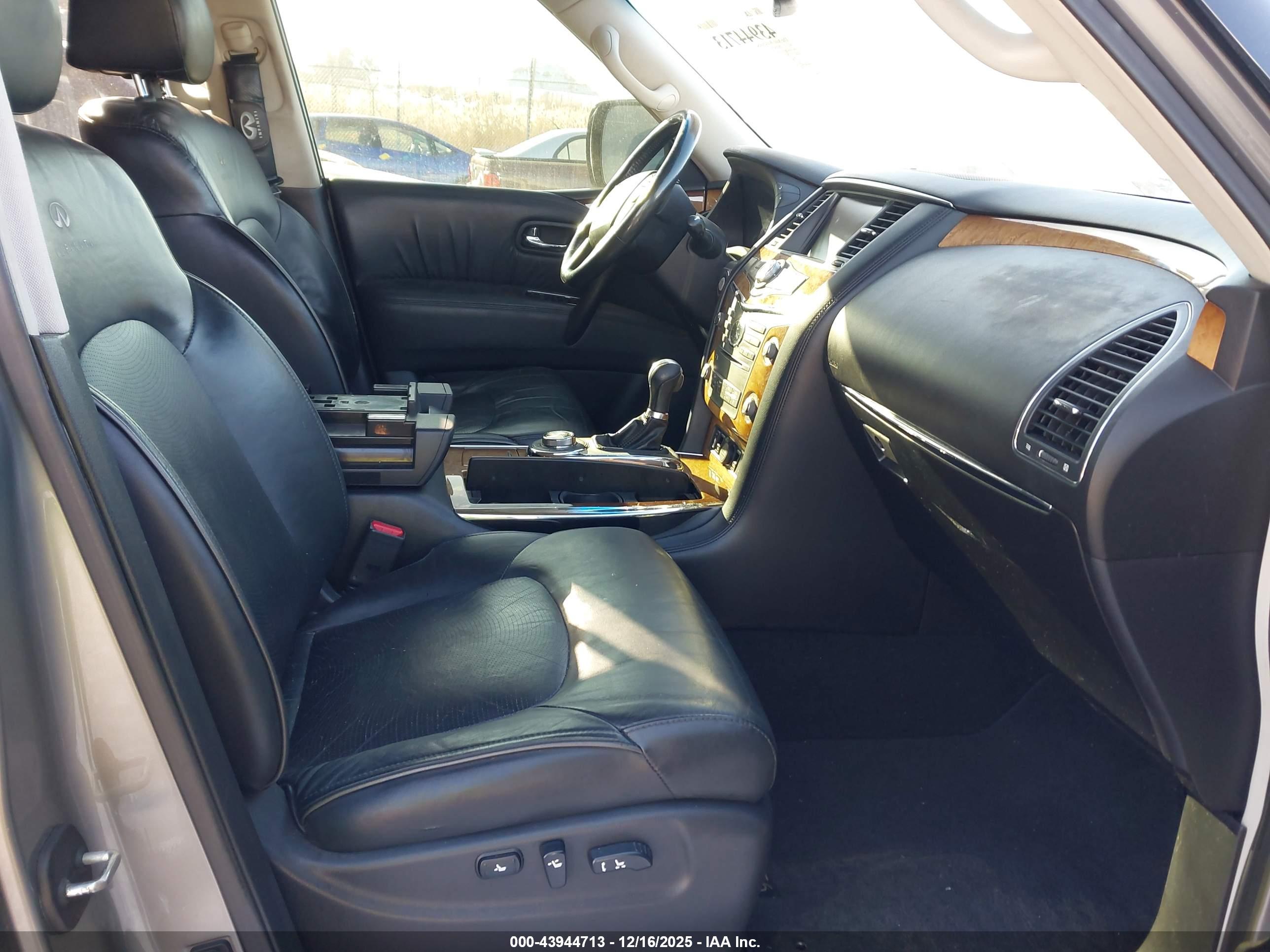 INFINITI QX56 image 5
