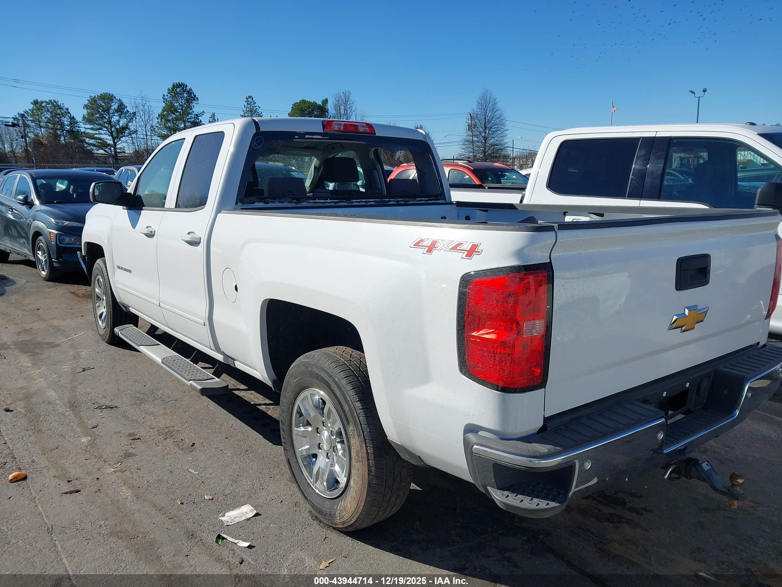 CHEVROLET SILVERADO image 3