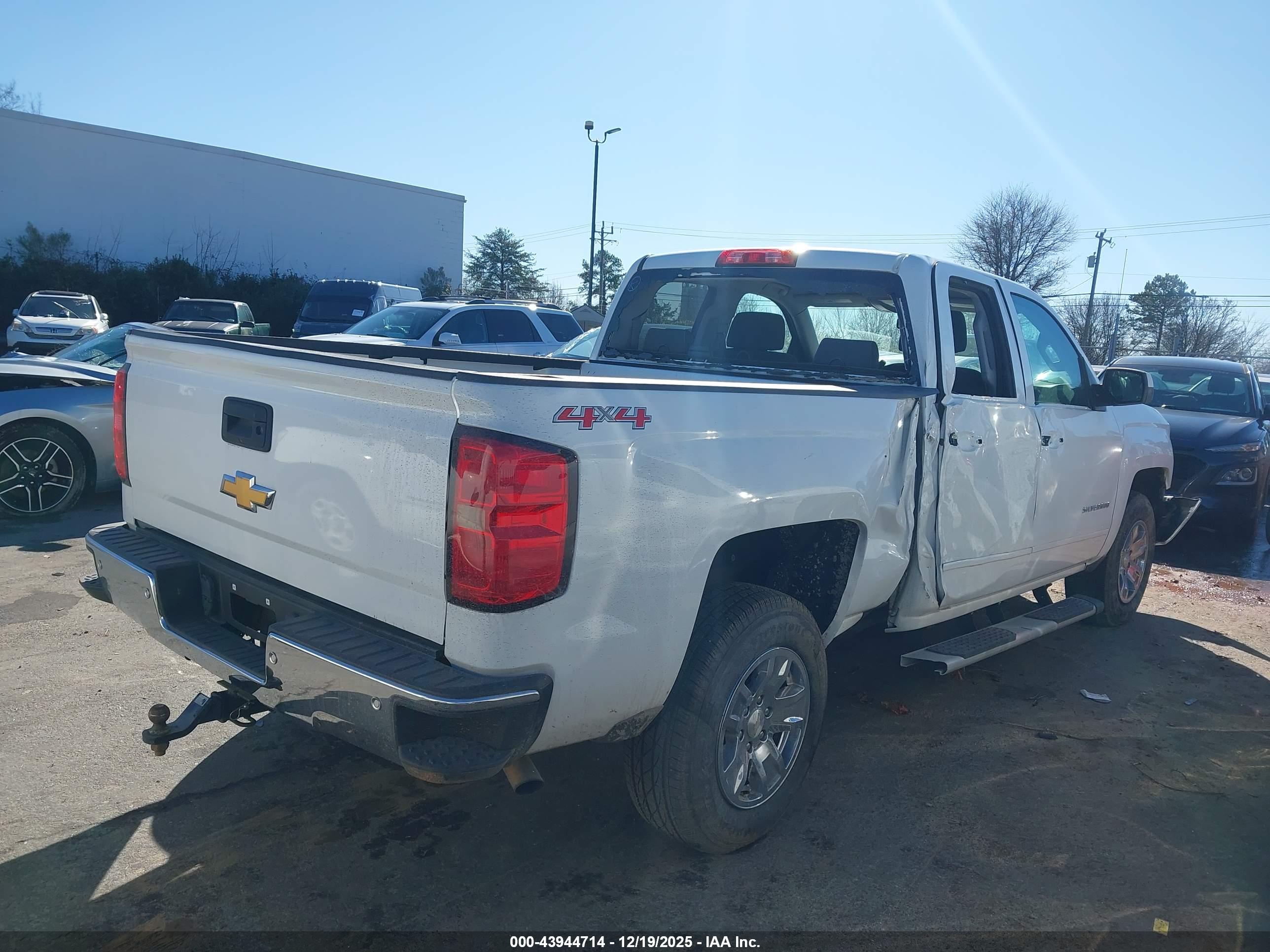CHEVROLET SILVERADO image 4