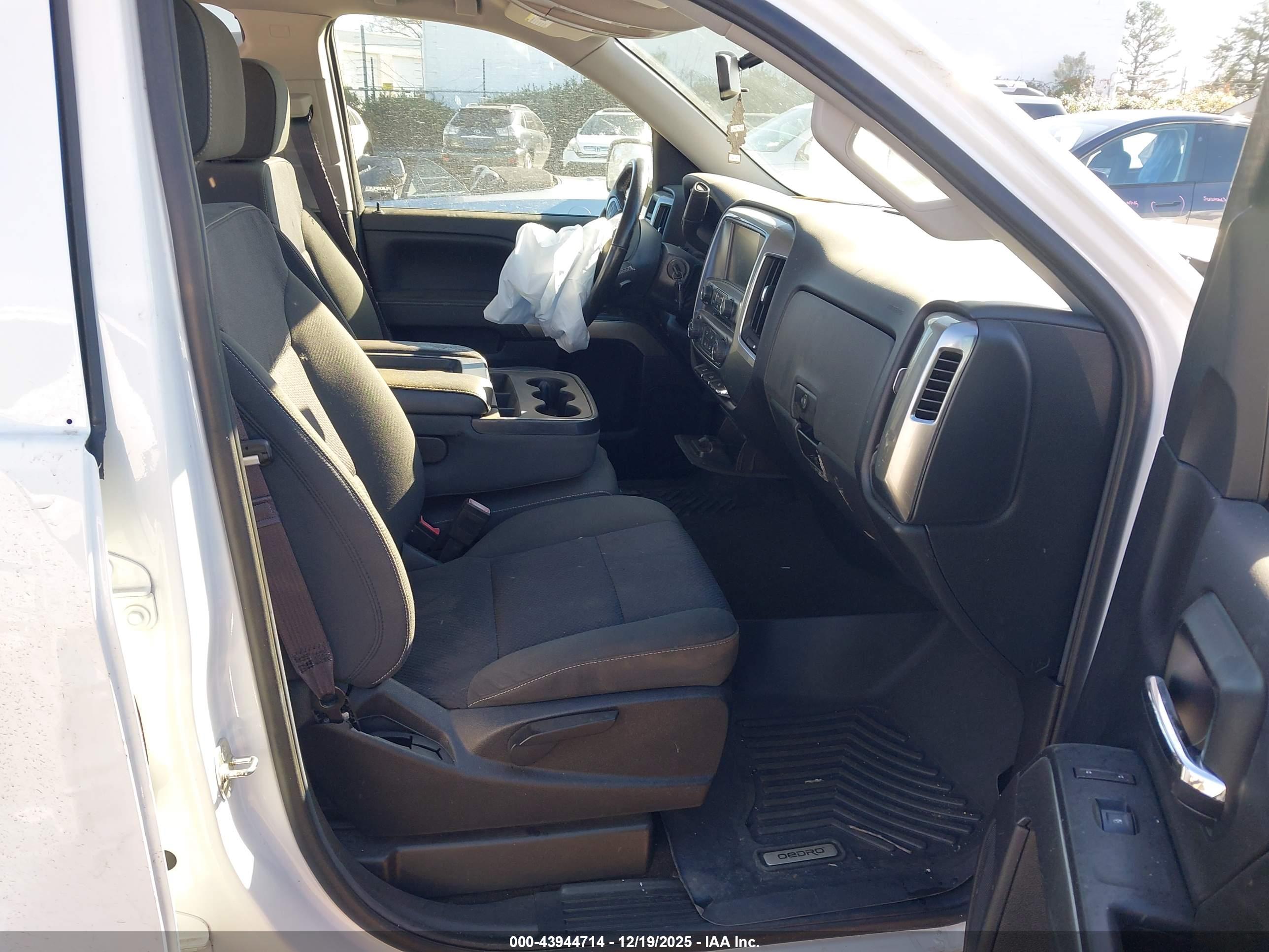 CHEVROLET SILVERADO image 5