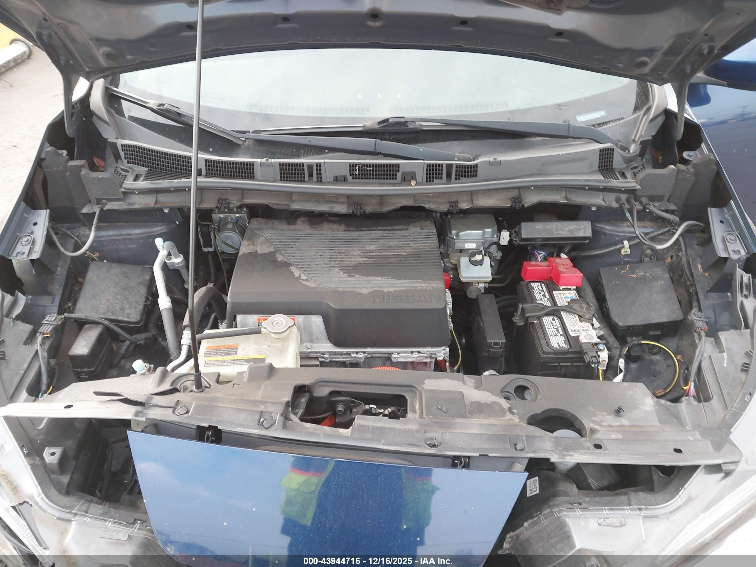 NISSAN LEAF image 10