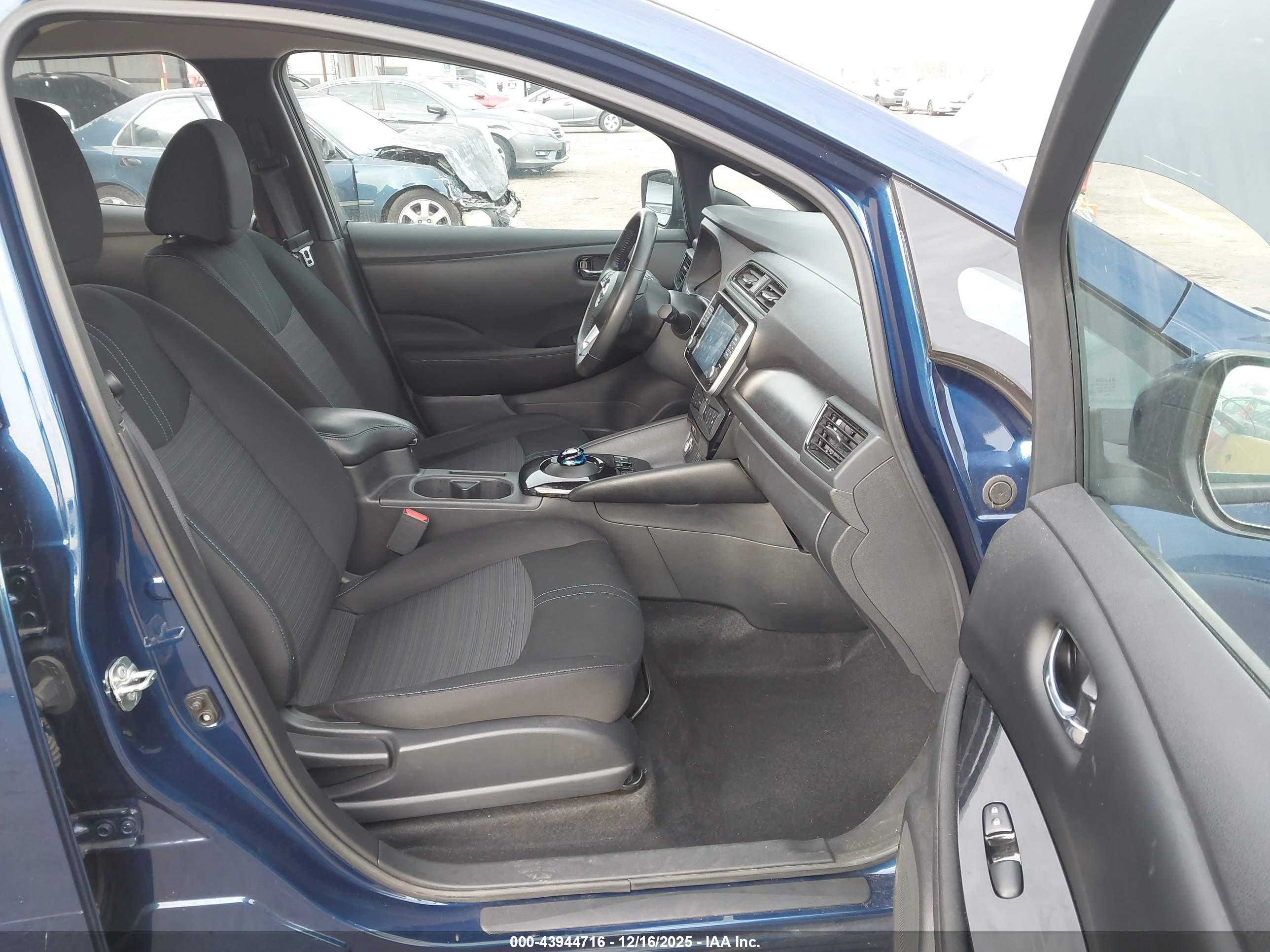 NISSAN LEAF image 5