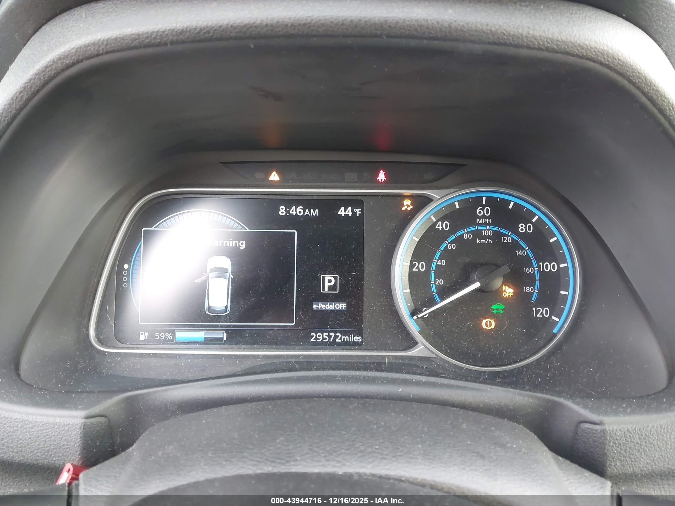 NISSAN LEAF image 7