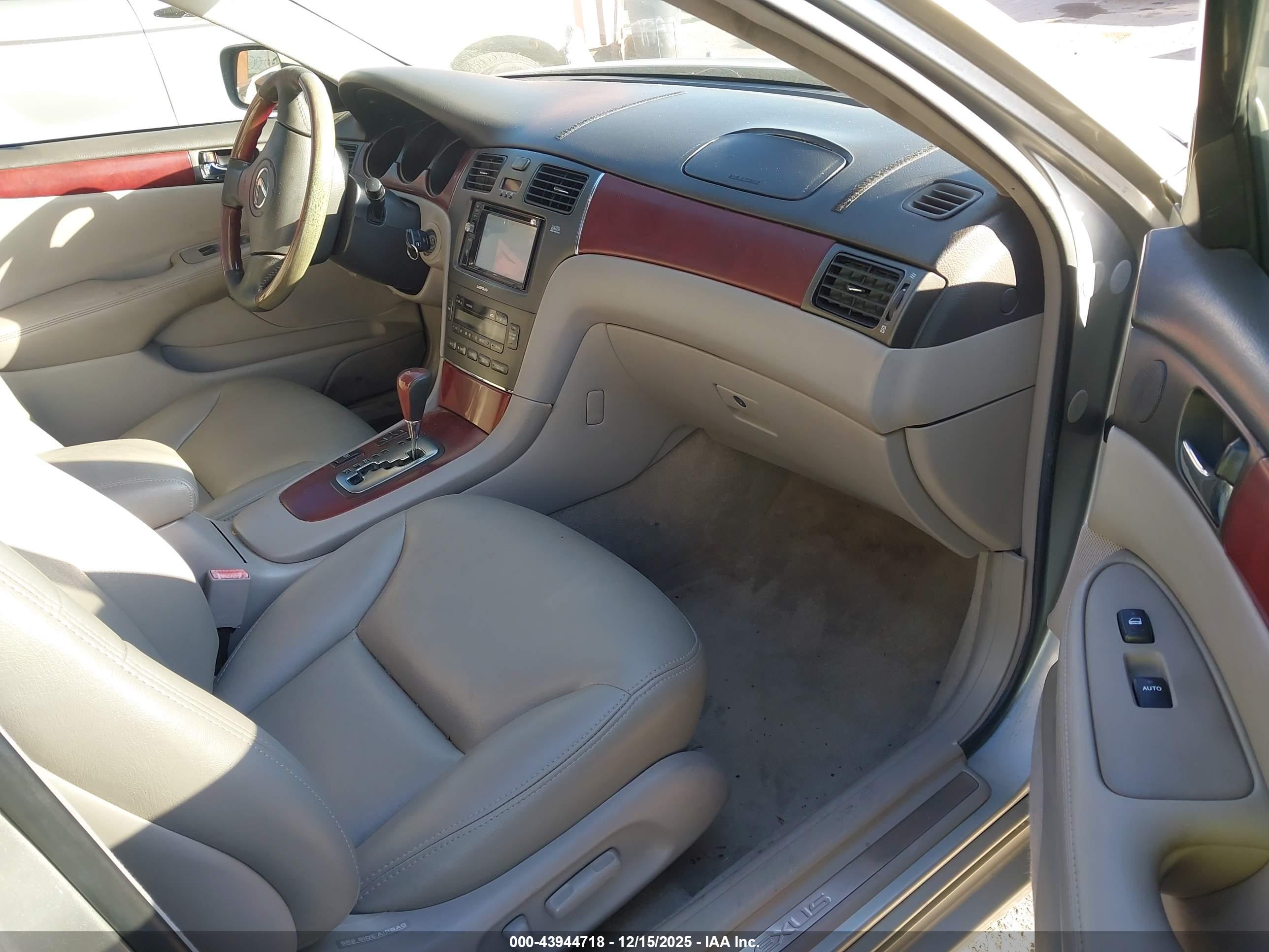 LEXUS ES image 5