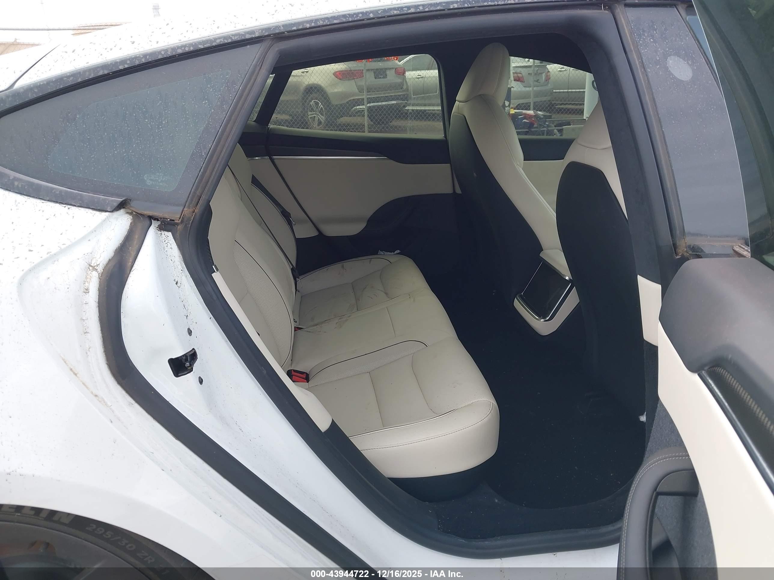 TESLA MODEL image 8