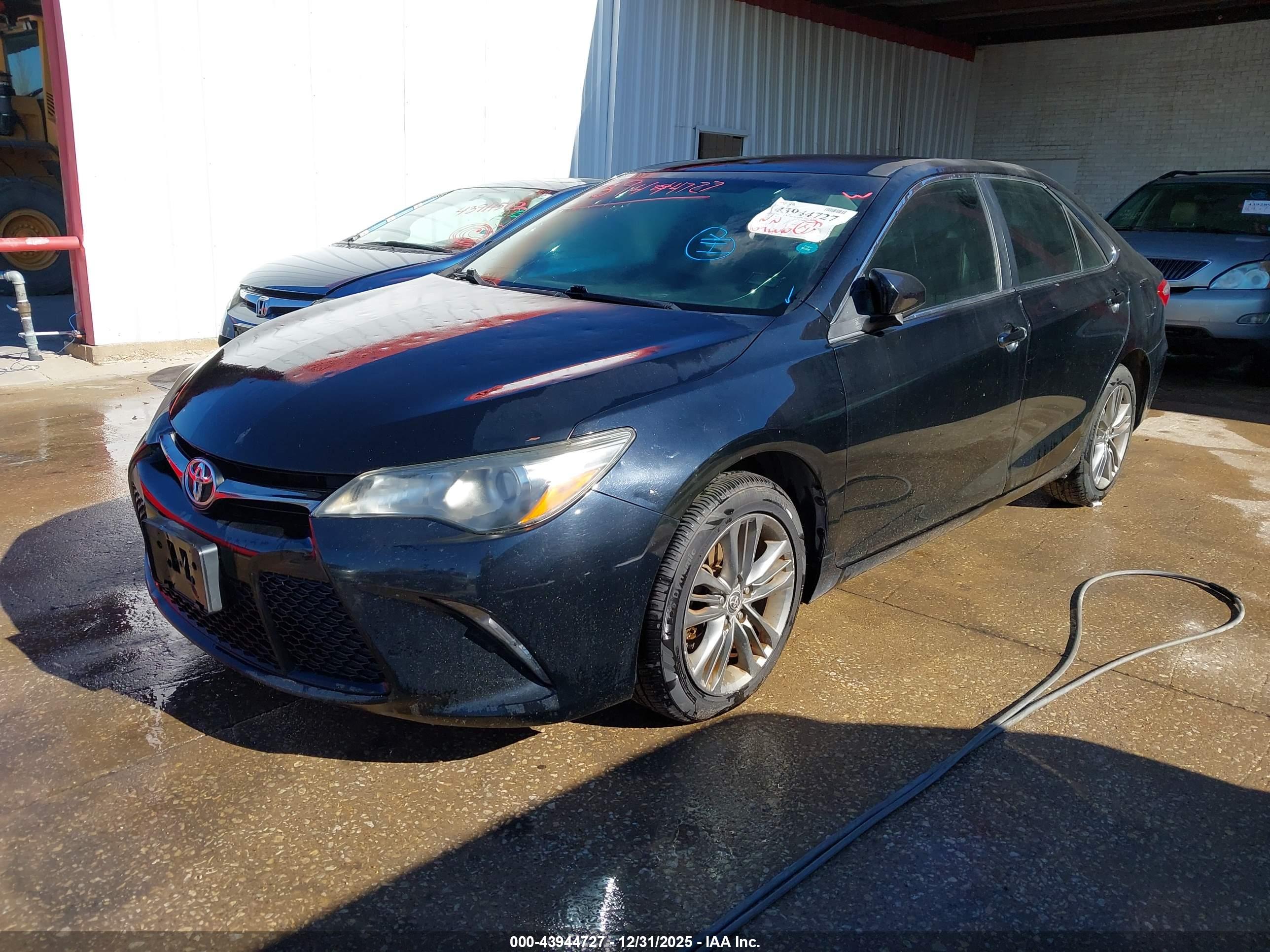 TOYOTA CAMRY image 2
