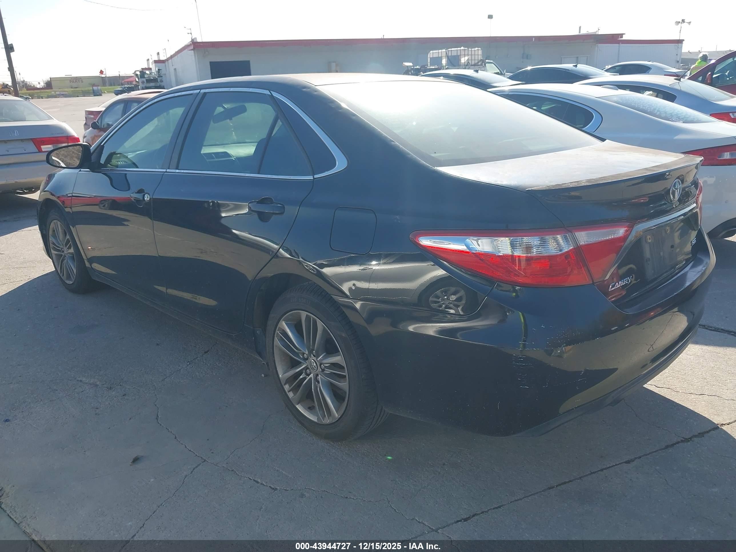 TOYOTA CAMRY image 3