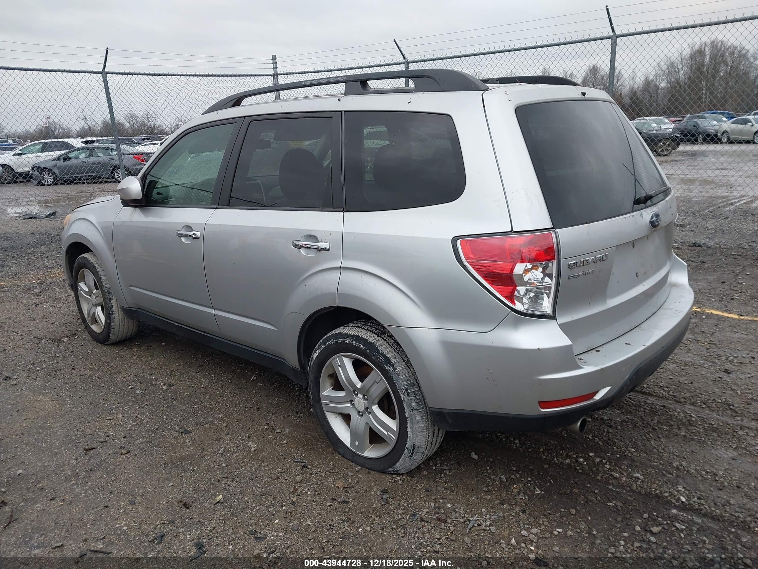 SUBARU FORESTER image 3