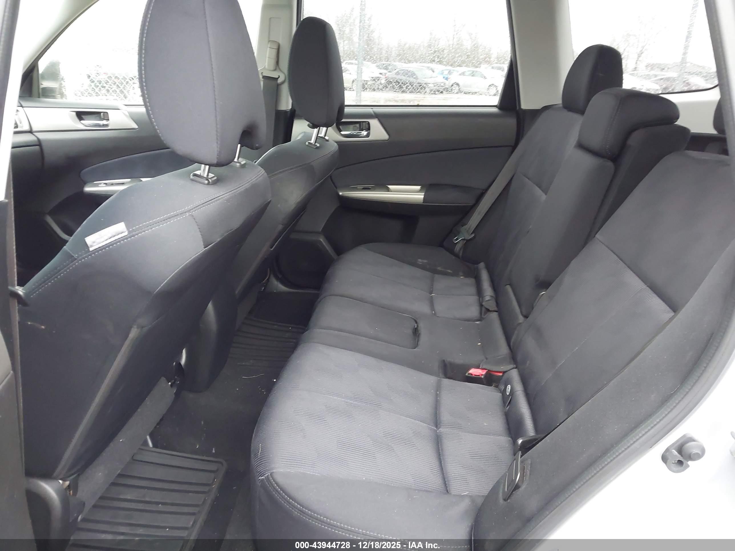 SUBARU FORESTER image 8