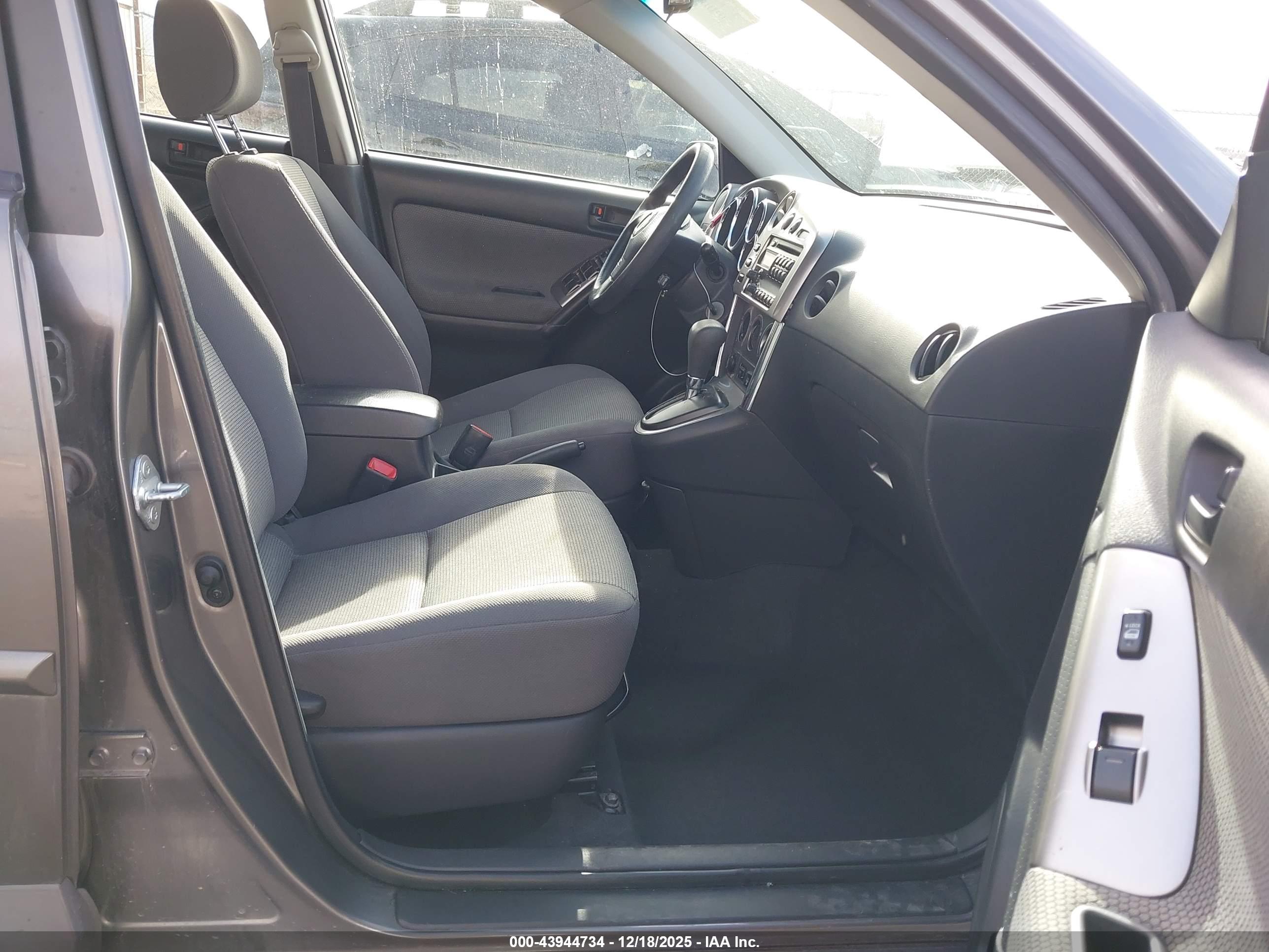 PONTIAC VIBE image 5