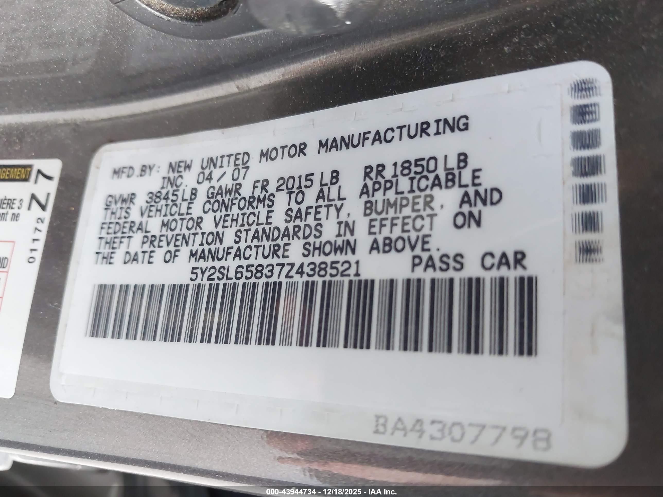 PONTIAC VIBE image 9