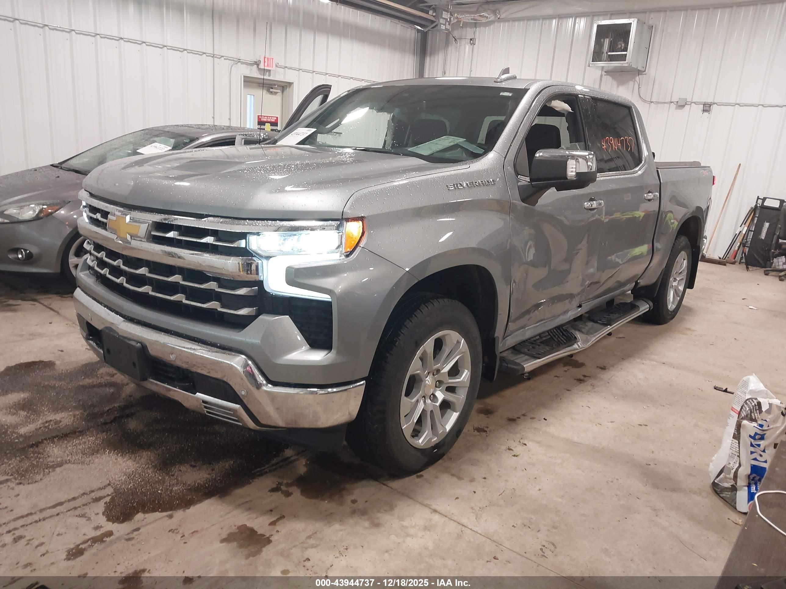 CHEVROLET SILVERADO image 2