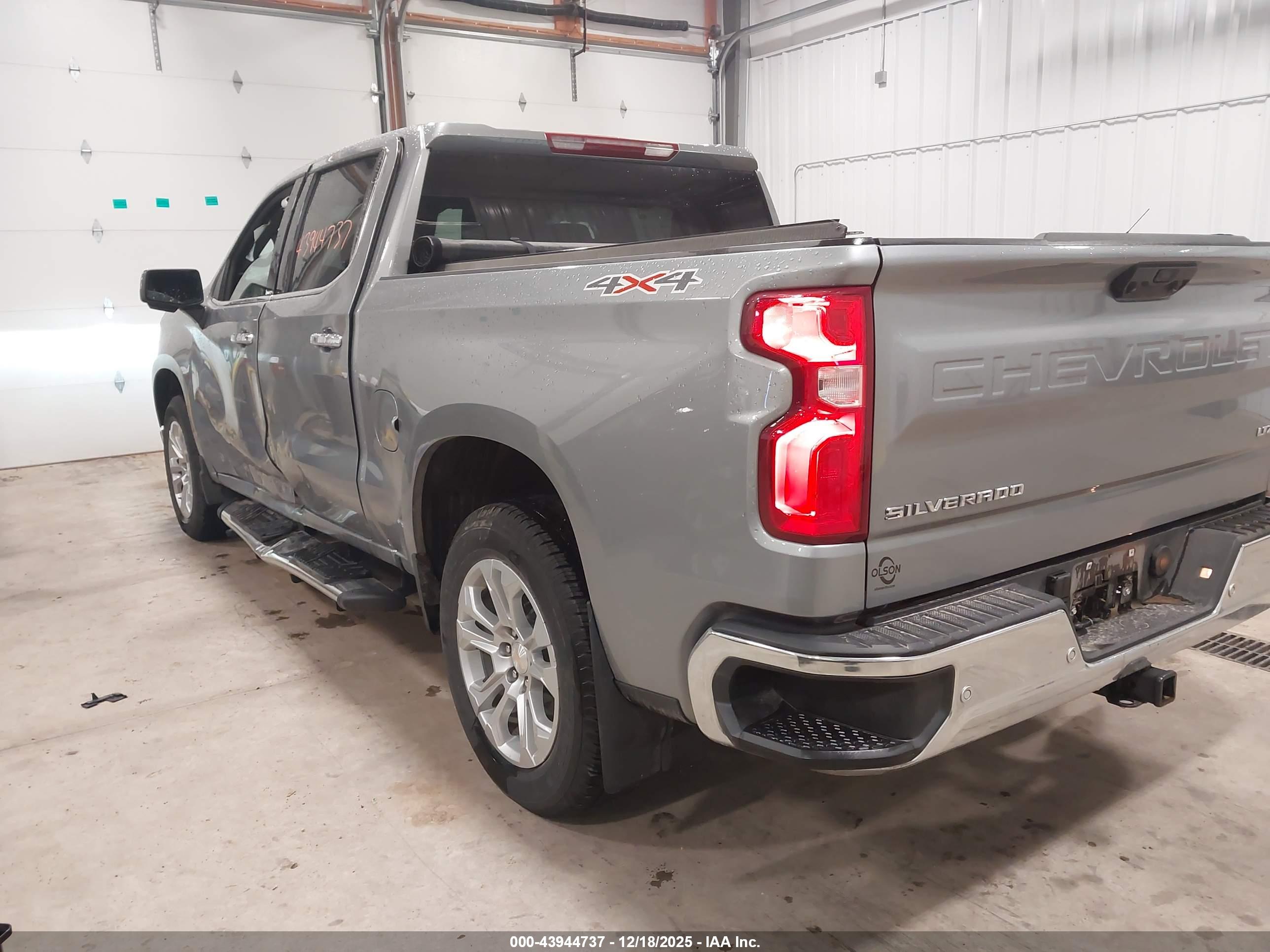 CHEVROLET SILVERADO image 3