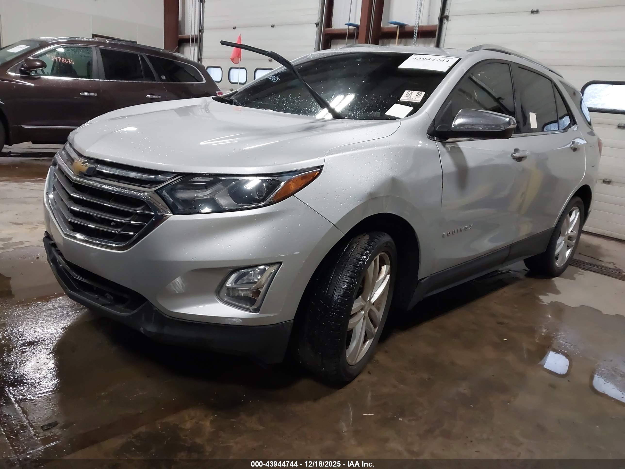 CHEVROLET EQUINOX image 2