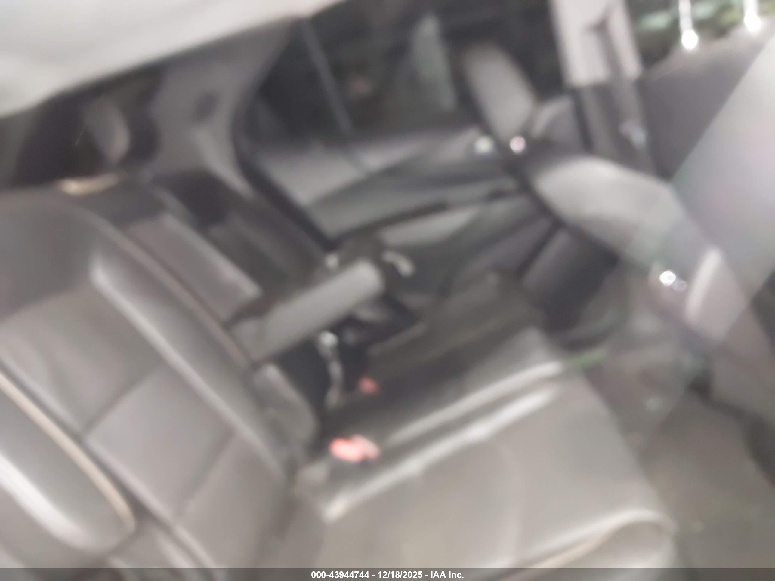 CHEVROLET EQUINOX image 8
