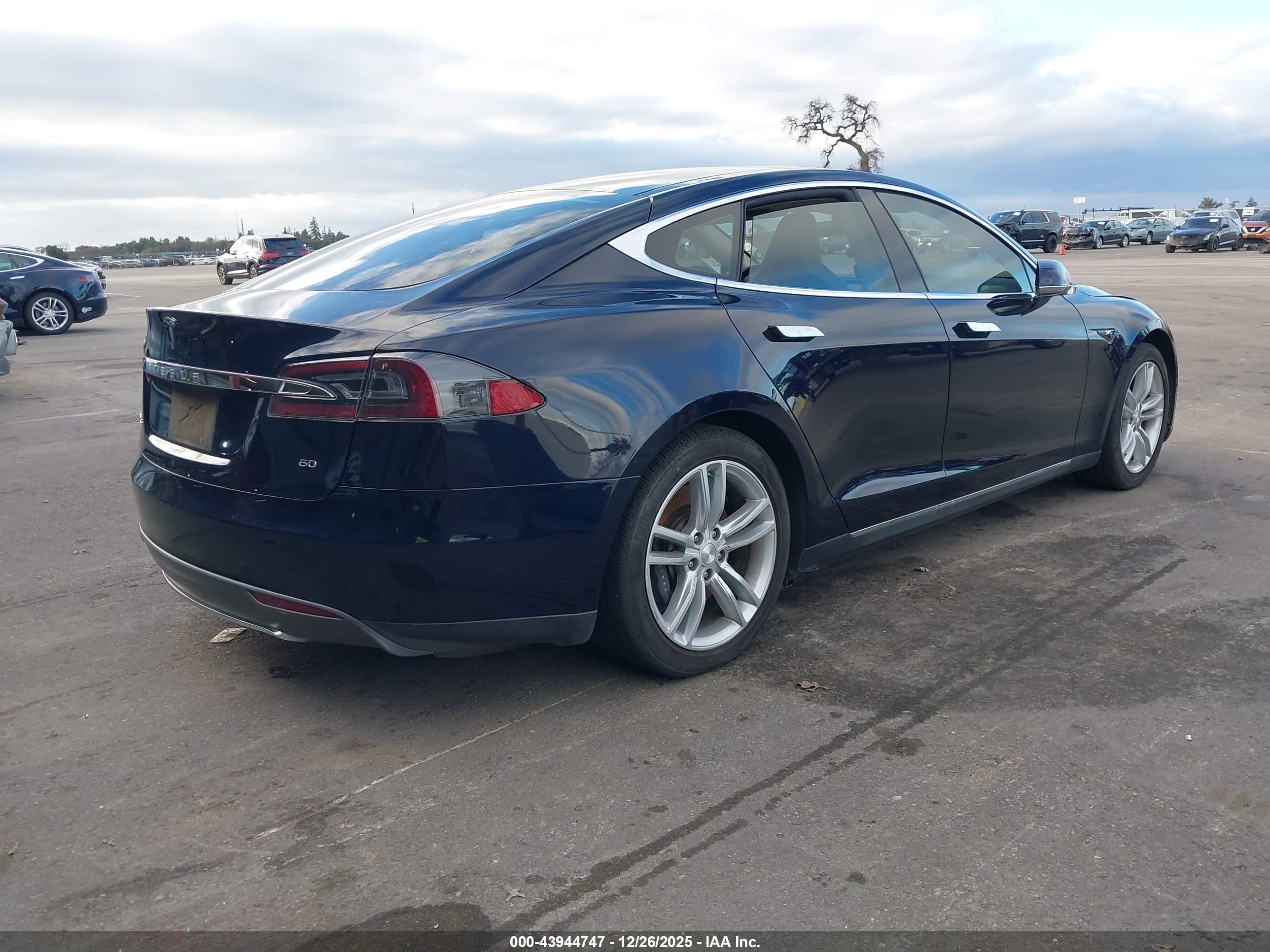 TESLA MODEL image 4