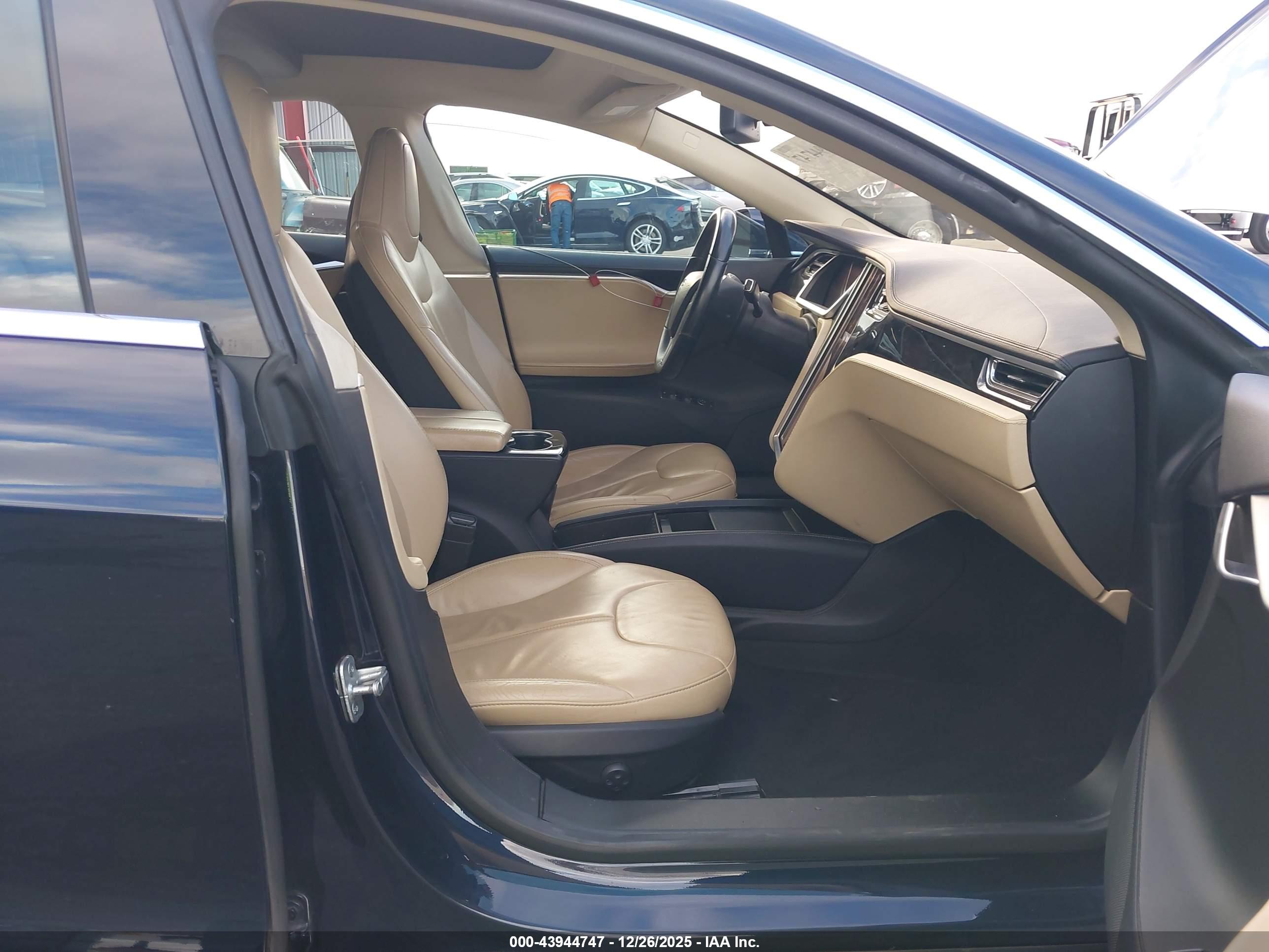 TESLA MODEL image 5