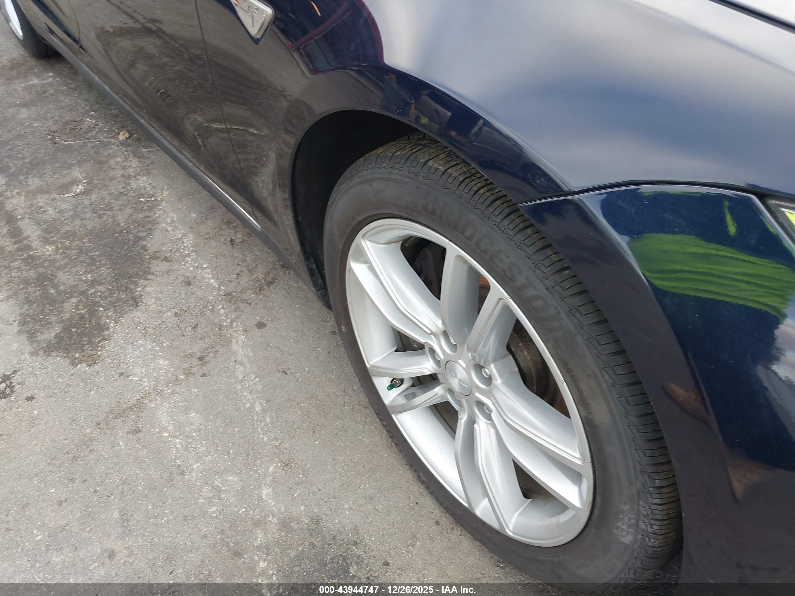 TESLA MODEL image 6