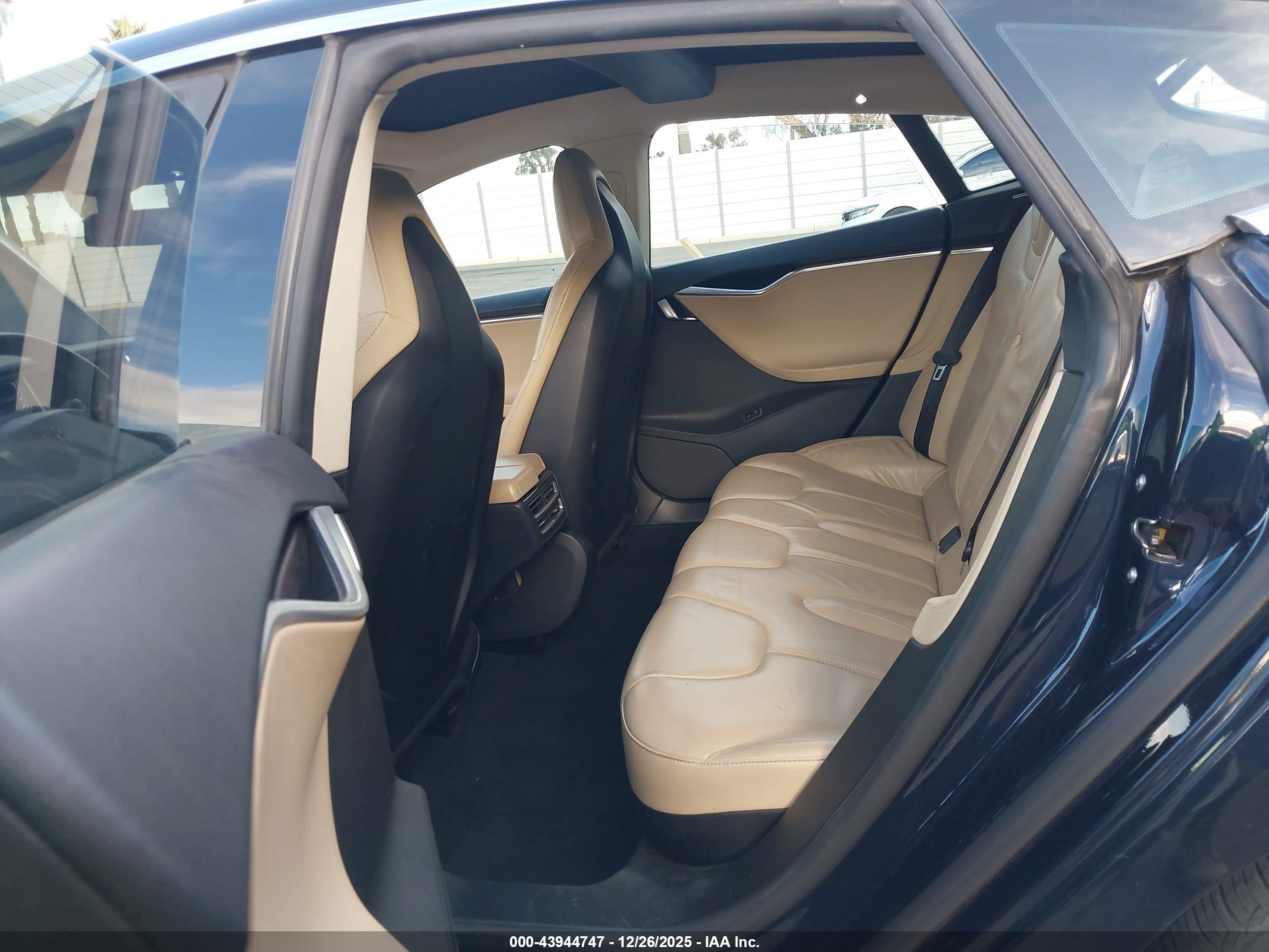 TESLA MODEL image 8