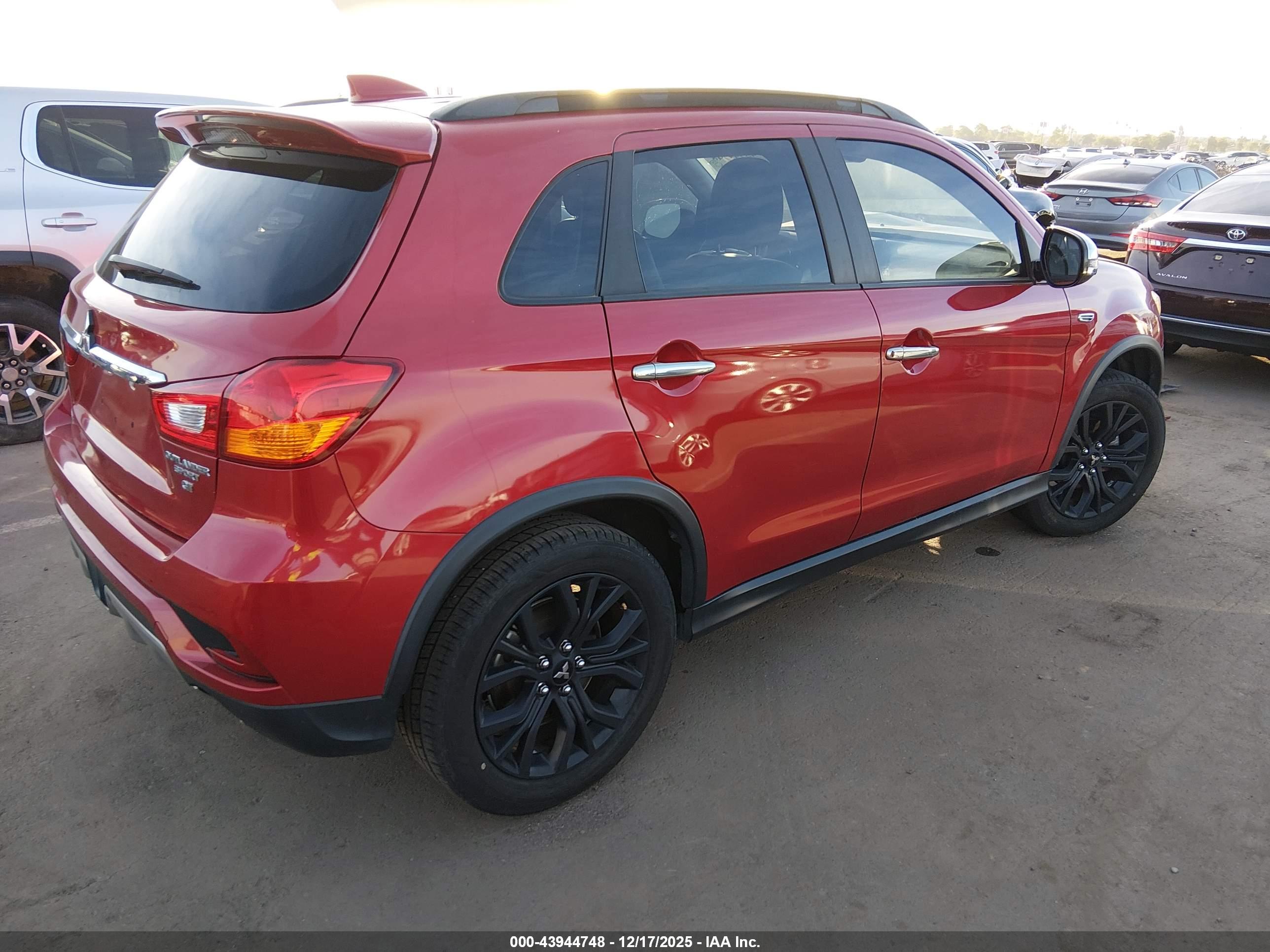 MITSUBISHI OUTLANDER image 4