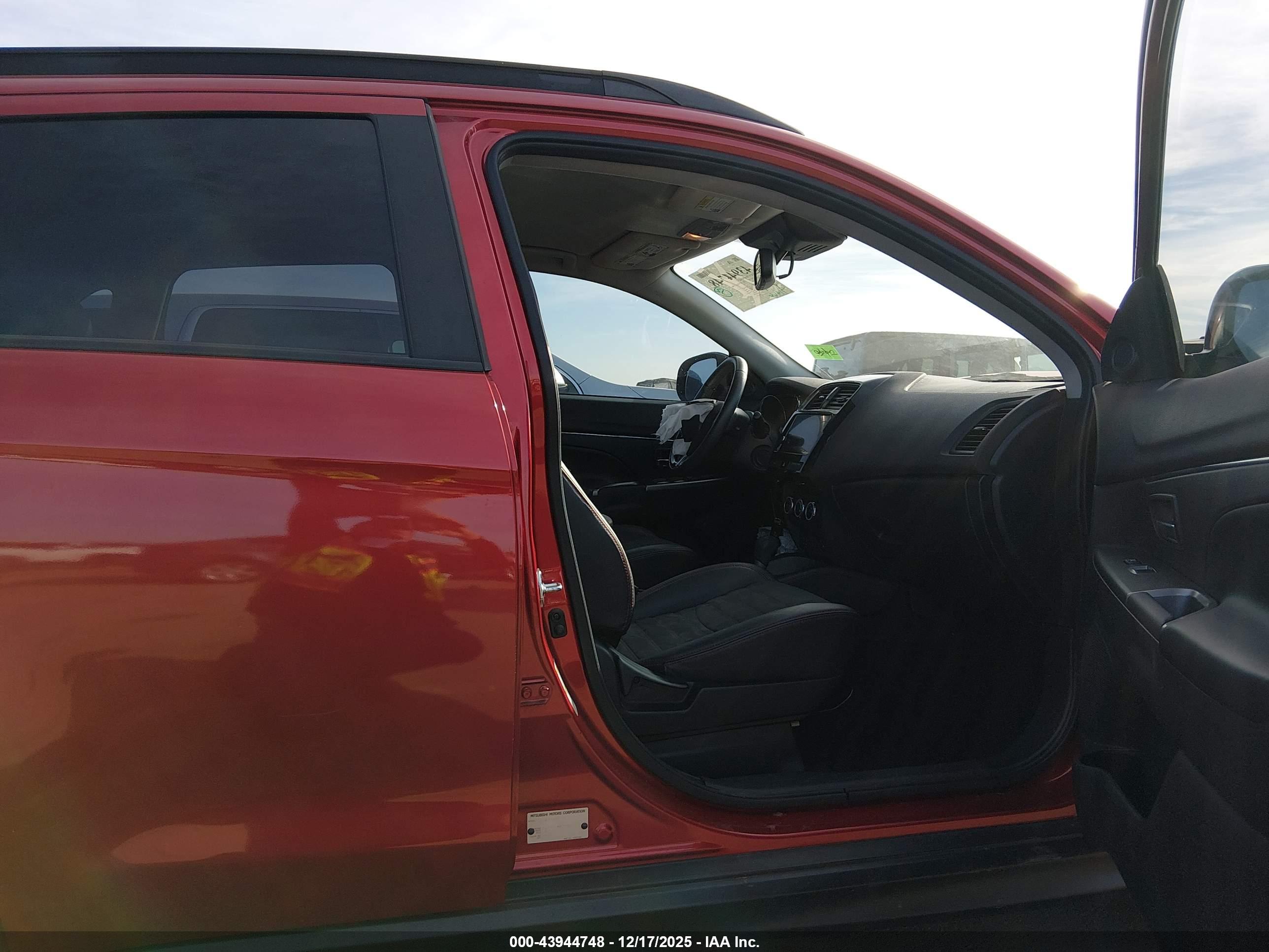 MITSUBISHI OUTLANDER image 5